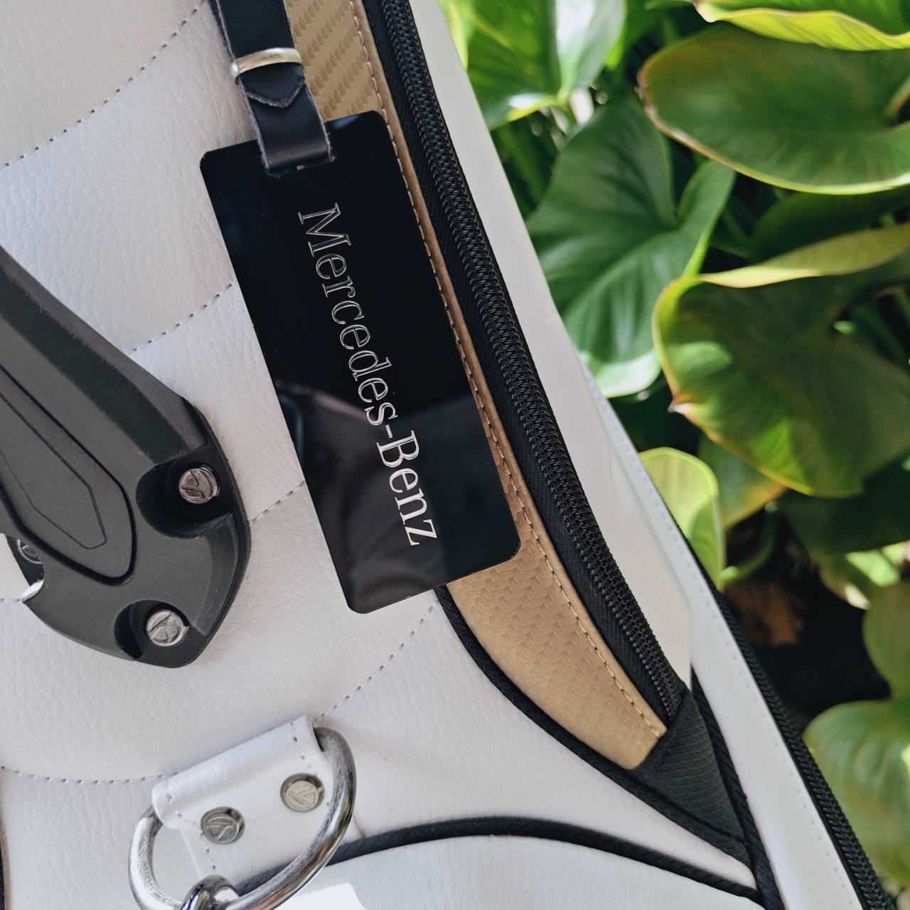 Taylormade x Mercedes-Benz Golf Bag ✨ สำหรับนักกอล์ฟผู้ชื่นชอบความหรูหราและฟังก์ชันที่เหนือระดับ