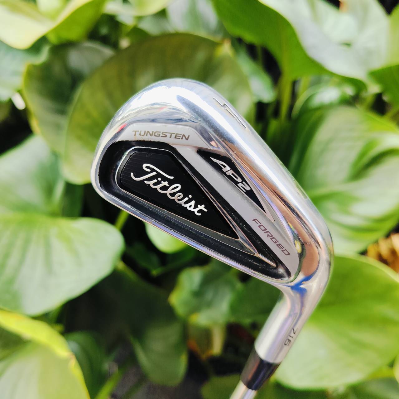 เหล็ก 4 Titleist AP2 716 FORGED ก้าน NS PRO LIGHT ผลิตด้วยกระบวนการทางวิศวกรรมที่แม่นยำ โดยใส่ทังสเตนความหนาแน่นสูงลงในใบเหล็ก ไม้กอล์ฟพรีเมี่ยมมือสอง ของแท้ By NakaraLuxurious