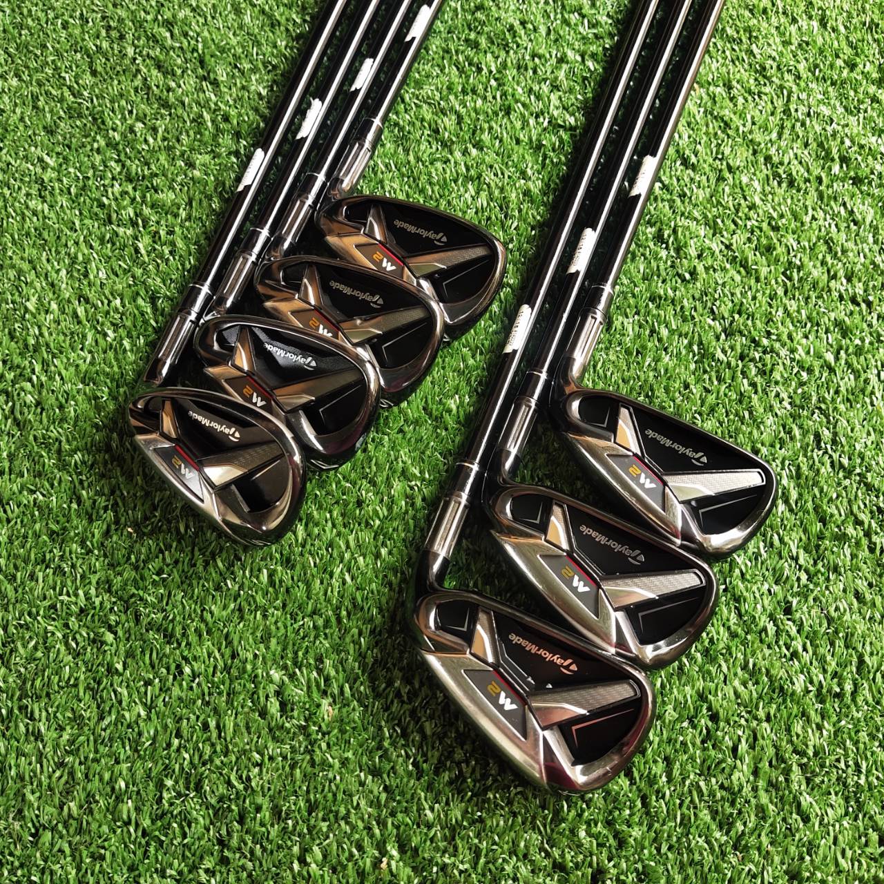 ชุดเหล็ก Taylormade M2 เป็นชุดเหล็กที่ Taylormade ตั้งใจให้เป็นชุดที่ตีลูกลอยง่ายจนสามารถสร้างระยะตีไกลอย่างที่สุด ไม้กอล์ฟพรีเมี่ยมมือสอง ของแท้ By NakaraLuxurious