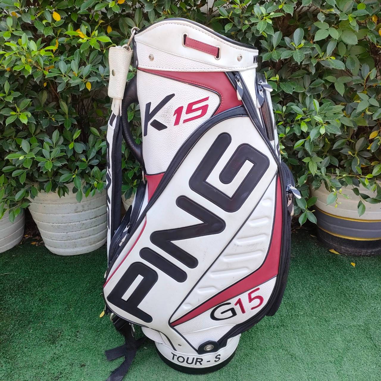 ถุงกอล์ฟ PING K15 G15 มือสอง ** มีตำหนิ มีรอยลอกที่ คอพเวอร์ มีรูปให้ชมท้ายสุดค่ะ ** นอกนั้นถุงสวยพร้อมใช้จ้า