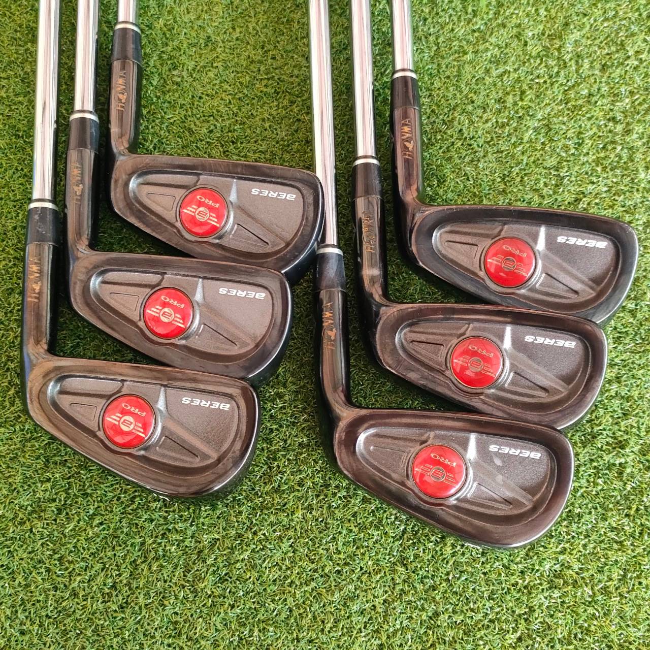 ชุดเหล็ก HONMA BERES PRO BLACK IP รุ่น LIMITED หายากจัด สวยหวานเจี๊ยบ มีเหล็ก 5 - 10 ทั้งหมด 6 ชิ้น ก้าน N.S.PRO 1050 GH FLEX S สุดๆแบบนี้นานๆเข้ามาทีครับ จัดด่วน!!!