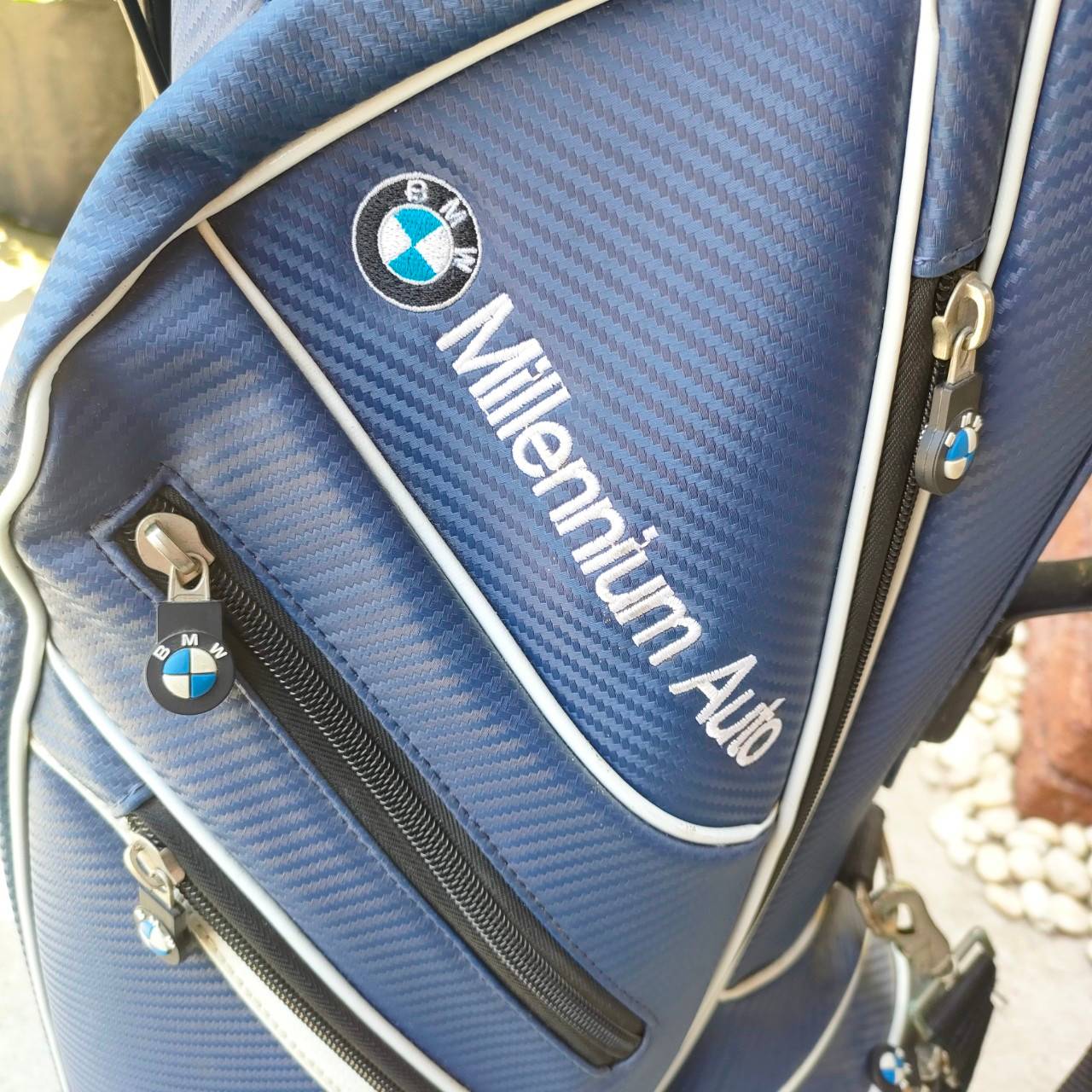 ถุงกอล์ฟขาตั้ง BMW MILLENNIUM AUTO มือสอง ** COVER เเป๊กหลุด 1 จุด ** ถุงสวยมาก ถุงเบา แข็งแรงมากๆ ของแท้ ไม้กอล์ฟพรีเมี่ยมมือสอง ของแท้ By NakaraLuxurious