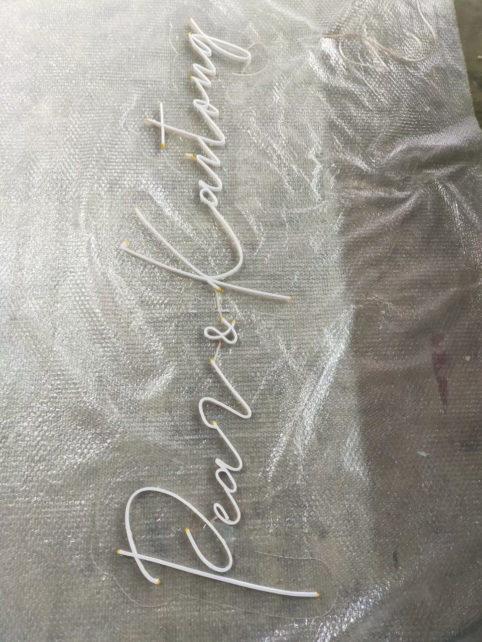 ไฟนีออน เฟค