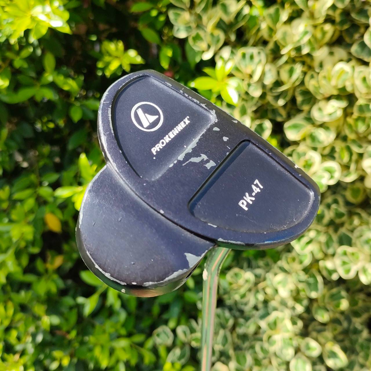 PUTTER PROKENNEX PK-47 ความยาว 34 นิ้ว เป็นแบบสามบอล เล็งง่ายมากกว่า และหน้าก็อินเซิร์ทครับ หน้าดีนะครับตัวนี้ เกาะไลน์หนึบๆเลยครับ