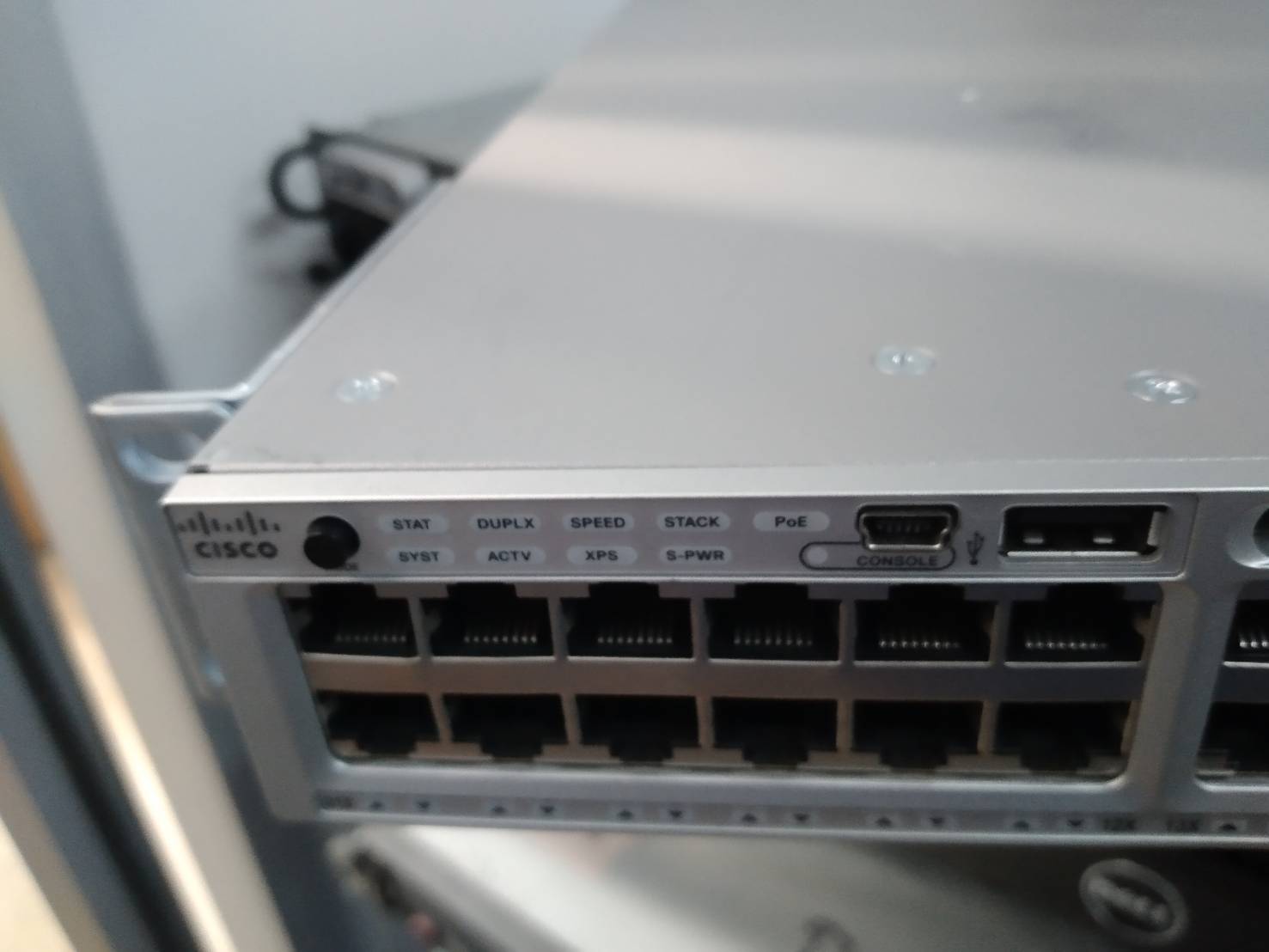 CISCO CATALYST 3850 - WS-C3850-48F-L - 48 Ports PoE+ - IOS 3.6 UNIV - NM-4-1G