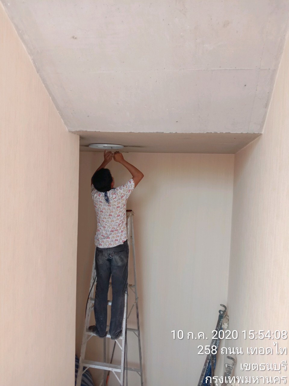 รร.วัดอินทรารามปรับปรุงห้องประชุม และสนามกีฬาในร่ม