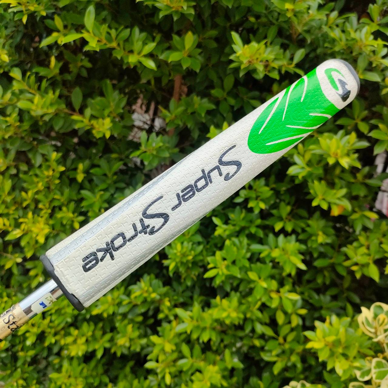 Putter Wilson Staff 2010 Milled Putter ความยาว 34 นิ้ว ก้าน WILSON STAFF 2010 กริฟ เป็นเเบบใหญ่ SUPER STROKE รุ่นนี้เป็นรุ่นที่ดังวัสดุทองแดงแท้ทั้งแท่ง!! ไม้กอล์ฟมือสอง ของแท้ BY NakaraLuxurious