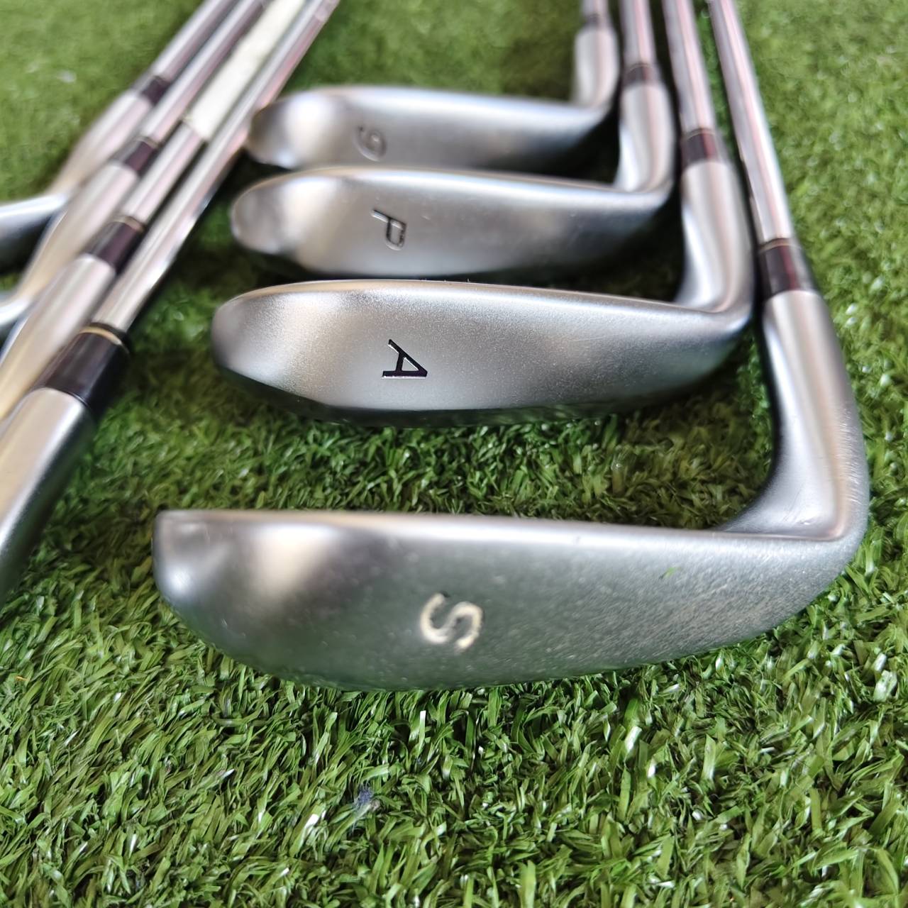 ชุดเหล็ก Taylormade R9 ใช้เทคโนโลยี Inverted Cone Technology ซึ่งช่วยขยายพื้นที่ Sweet Spot