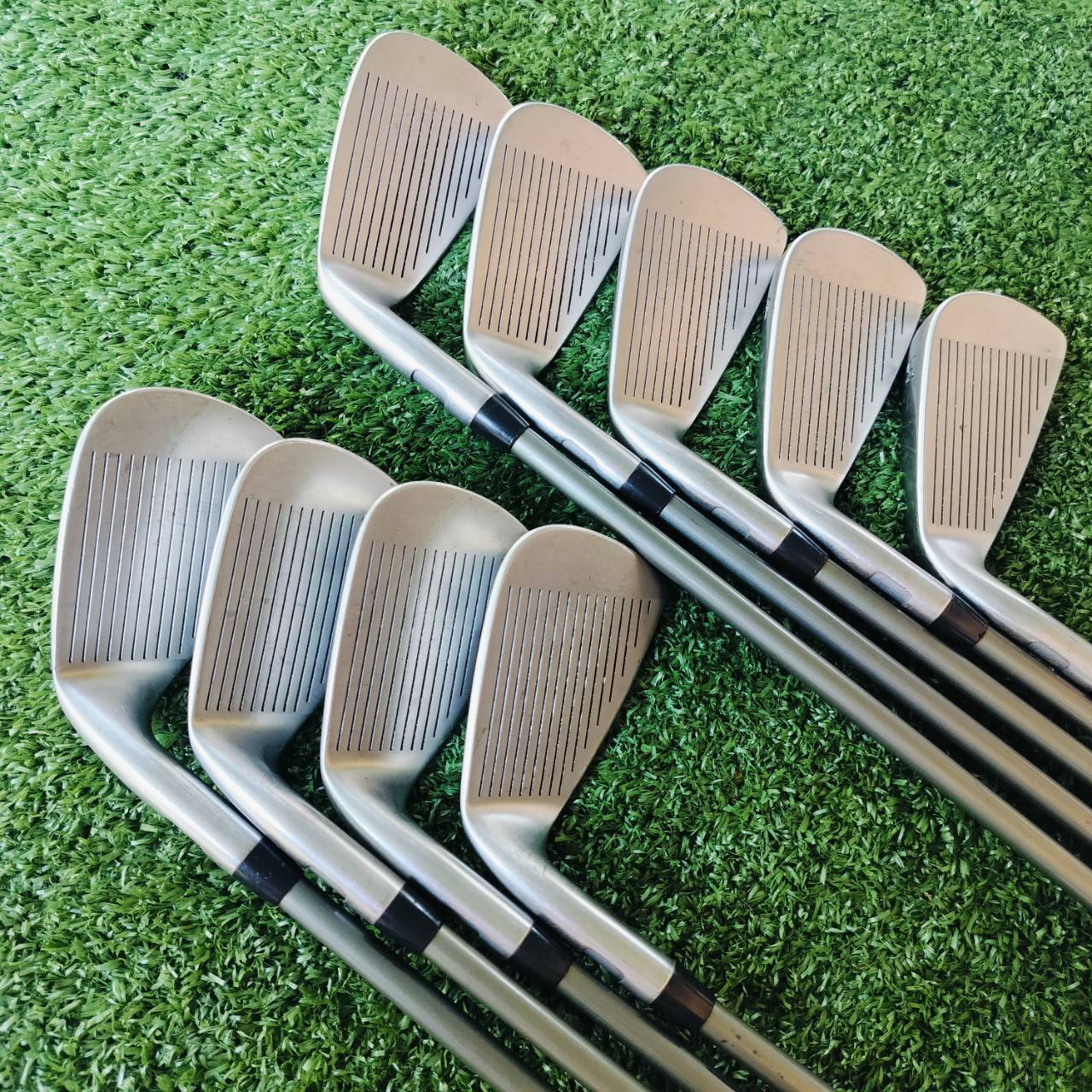 ชุดเหล็ก MIZUNO NOTUS SYNCHRO TURN 57+3 ก้าน NOTUS FLEX R มีเหล็ก 3-9 PW และ FW ตีไกลมาก องศาชันขึ้น แต่ตีลอยง่าย ไม้กอล์ฟพรีเมี่ยมมือสอง ของแท้ By NakaraLuxurious