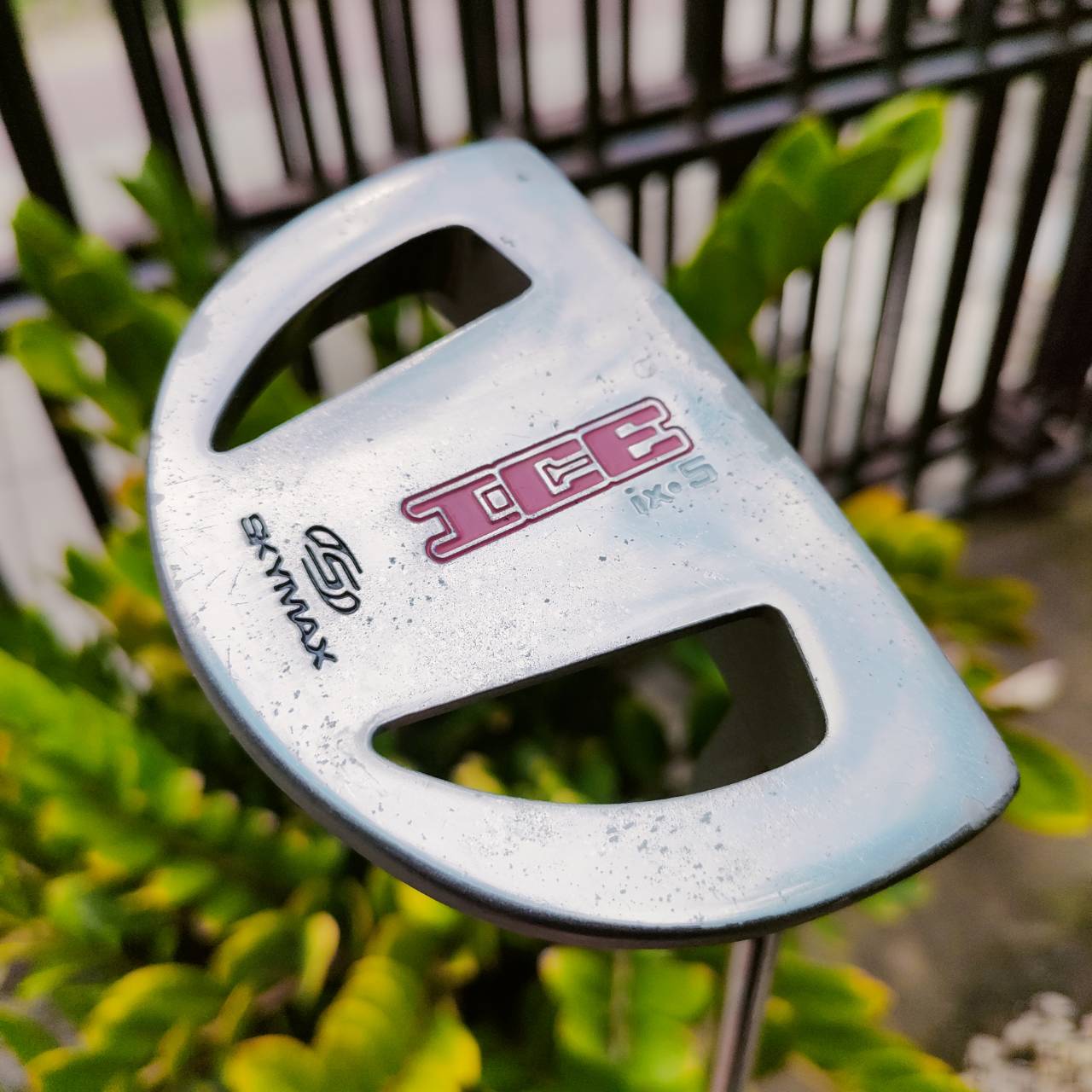 PUTTER SKYMAX ICE ยาว 34 นิ้ว หน้าสัมผัสสุดนุ่มนวล ทรงมอลเล็ตชดเชยผิดพลาดสูง ไม้กอล์ฟพรีเมี่ยมมือสอง ของแท้ By NakaraLuxurious