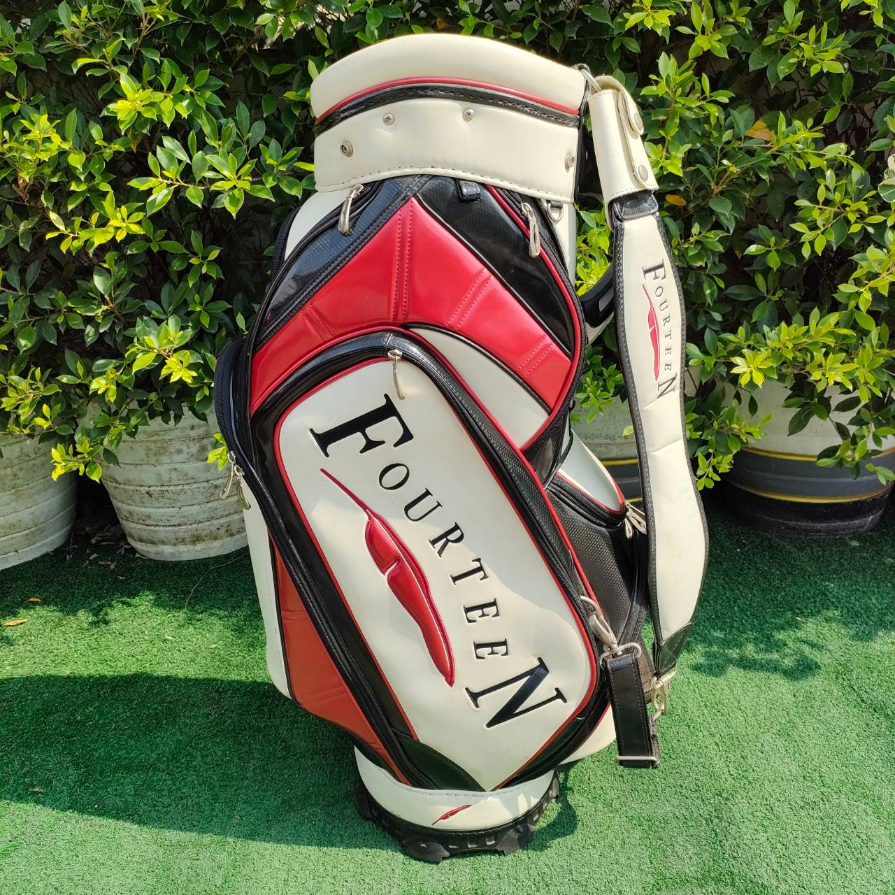 ถุงกอล์ฟ FOURTEEN มือสอง ถุง TOUR ใบใหญ่ สวย จากญี่ปุ่น ของใหม่ 2 หมื่นครับ ของแท้