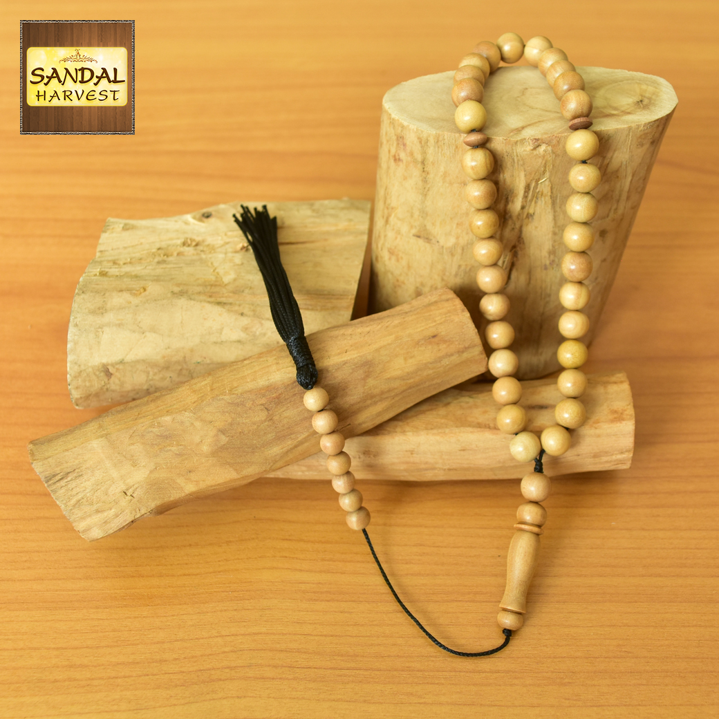 สร้อยข้อมือ ไม้จันทน์หอมแท้ 100% จากอินเดีย (33 เม็ด) งานทำมือ ละเอียด ปราณีต ทุกเม็ด ไม่มีน้ำหอม ไม่ทำสี