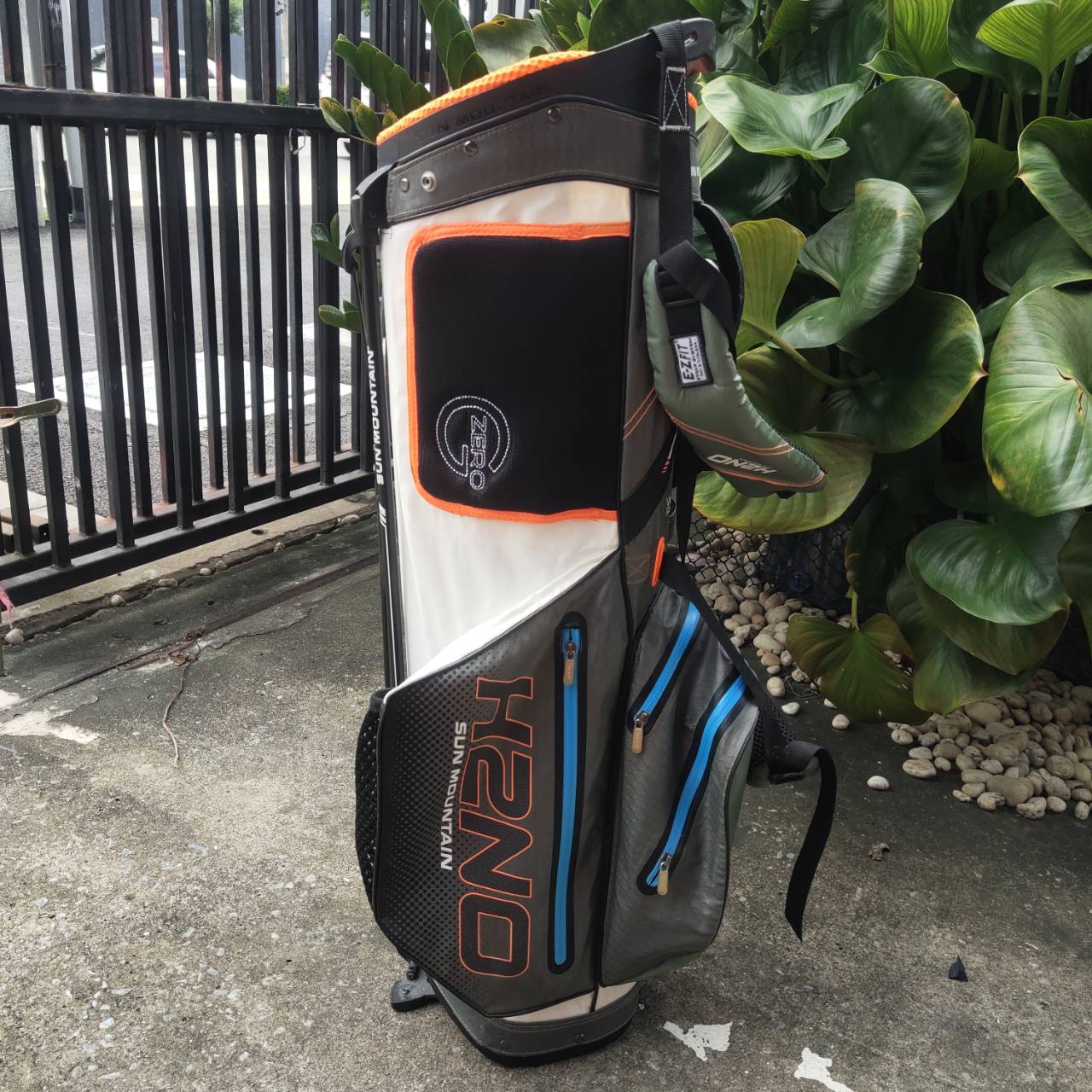 ขายถุงกอล์ฟมือสอง SUN MOUNTAIN H2NO EZ-FIT รุ่นกันน้ำ 100% – เบา ทน ใช้งานง่าย