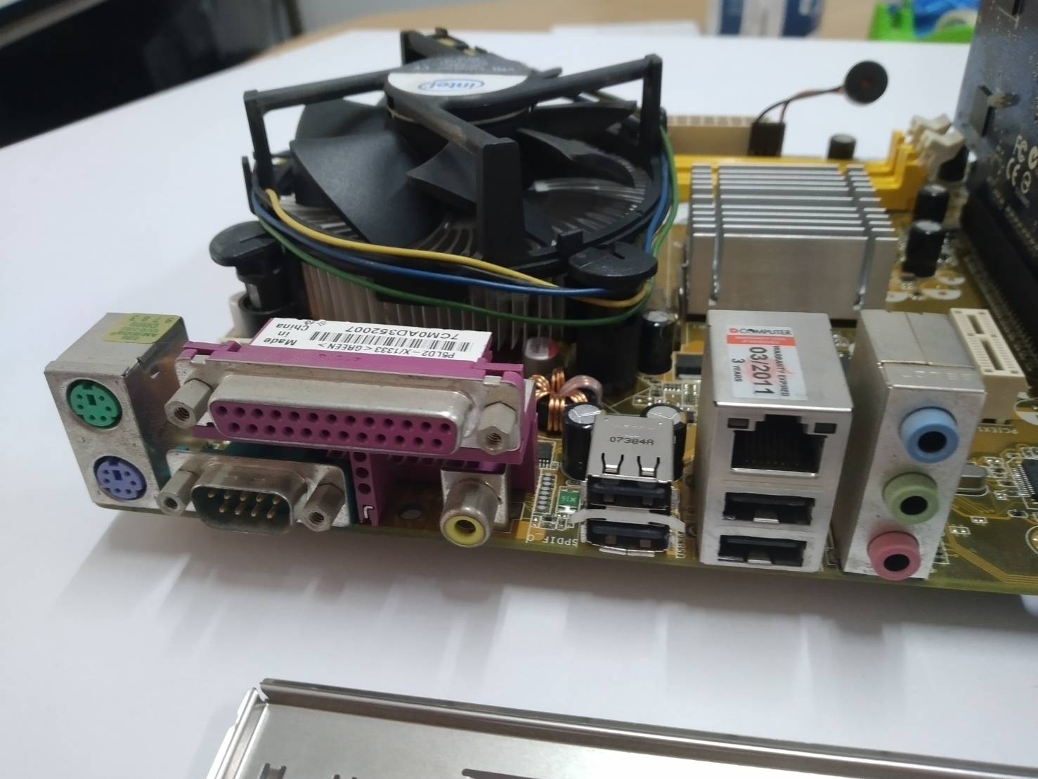 P5LD2-X/1333 มาพร้อม CPU E7400 ฝาหลัง ฮิตซิ้ง และการ์ดจอ 256 MB