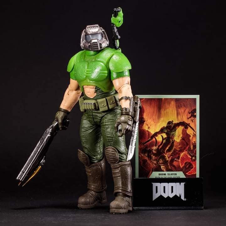 [สั่งจอง] McFarlane Toys : Classic Doomslayer Glow in the Dark Gold lable