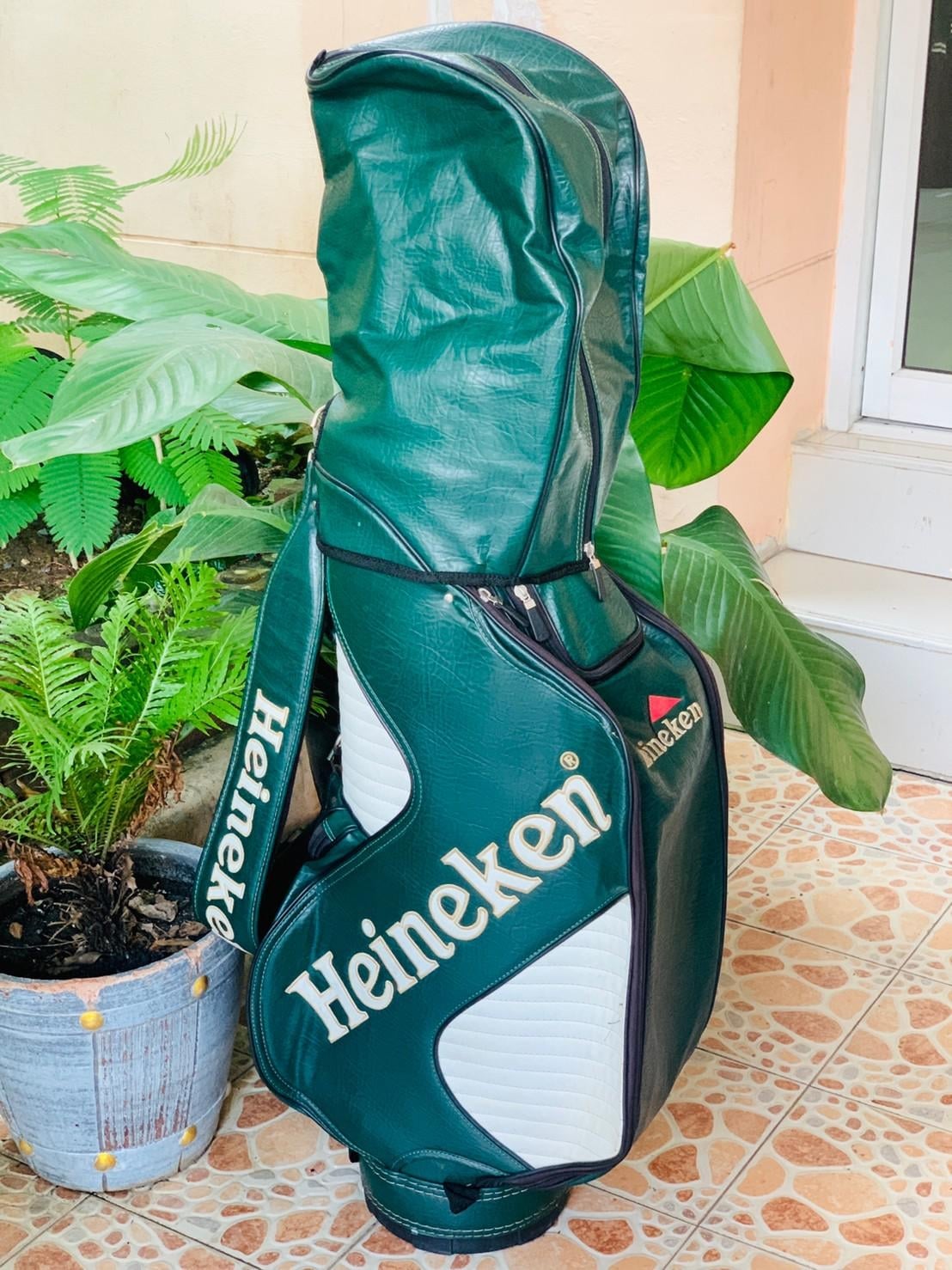 ถุงกอล์ฟหนัง HEINEKEN ใบใหญ่ 9 นิ้ว