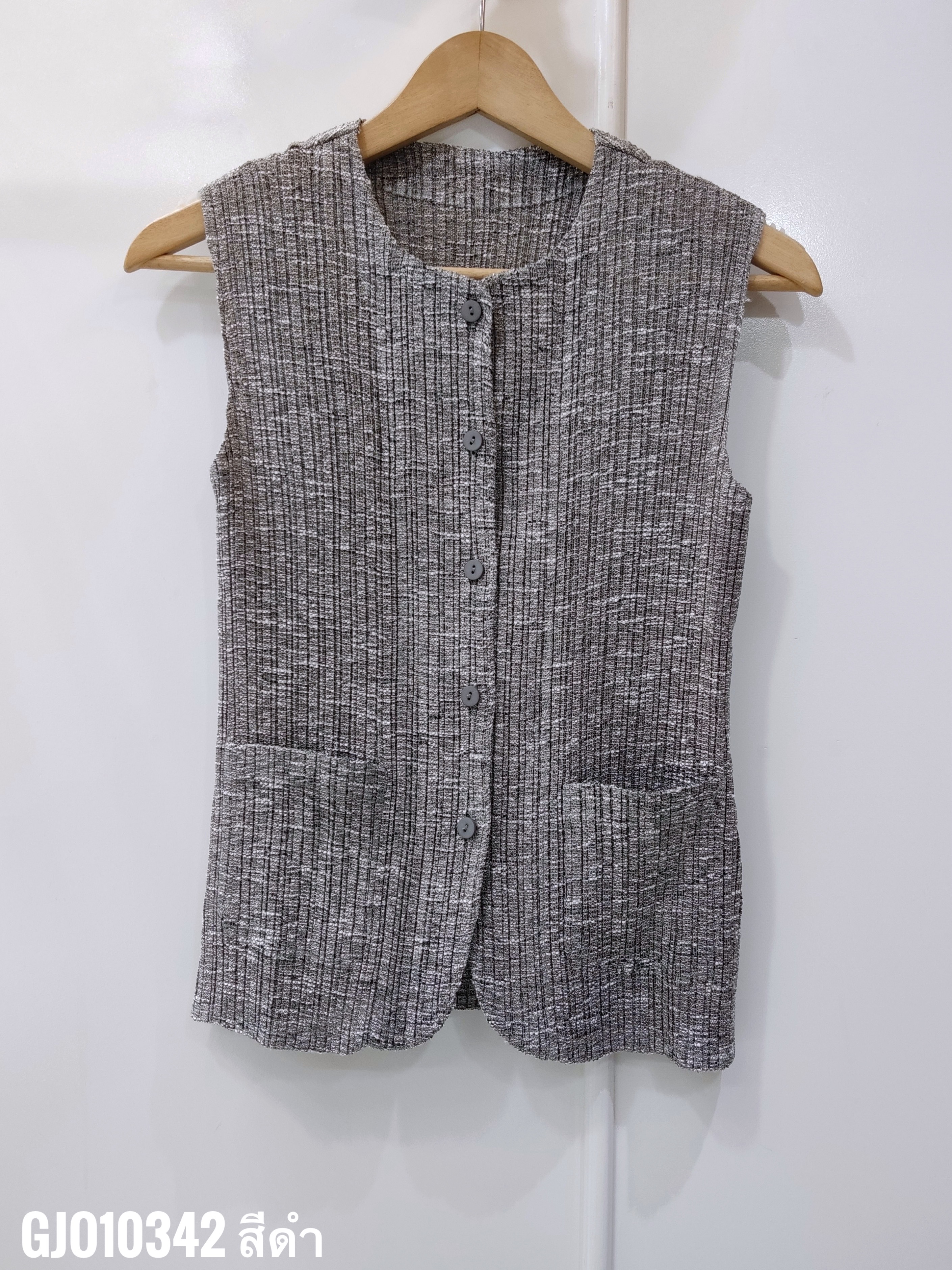 2MUAY รุ่น GJO10342 เสื้ออัดพลีท ผ้าKnit SLEEVELESS BUTTON FRONT METALLIC KNIT PLEATED TOP 9 สี FREE SIZE