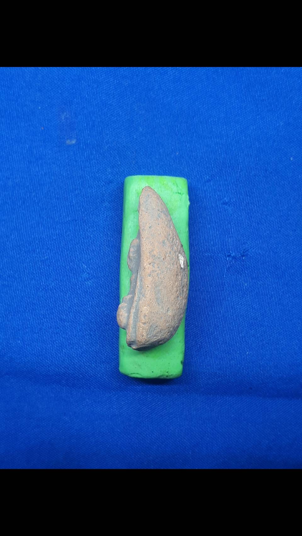 พระกรุ ถ้ำเสือ เนื้อดิน กรุเขาดีสลัก อ.อู่ทอง สุพรรบุรี 400.-