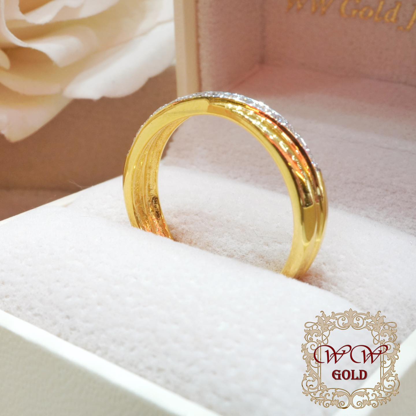 แหวนเพชรแถวไขว้ทอง