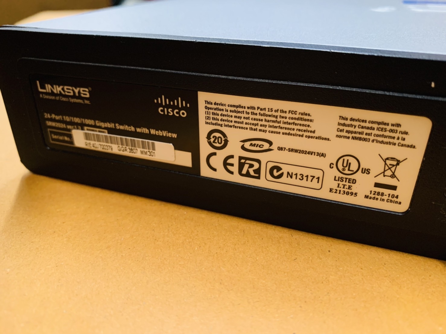สวิตช์ Linksys SRW2024 - 24 Port 10/100/1000 Gigabit Switch