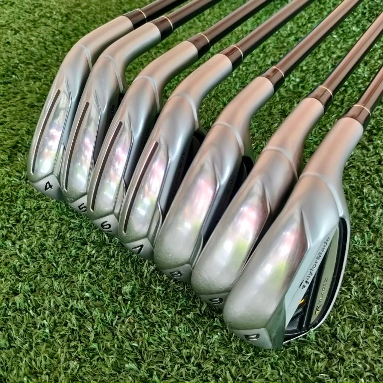 ชุดเหล็ก TAYLORMADE ROCKETBLADEZ มีเหล็ก 4-9 เเละ PW ก้าน ROCKETFUEL FLEX R ด้วย Speed Pocket ใหม่ ที่เพิ่มความเร็วและระยะ ของลูกกอล์ฟ!!! ไม้กอล์ฟมือสอง ของแท้ BY NakaraLuxurious