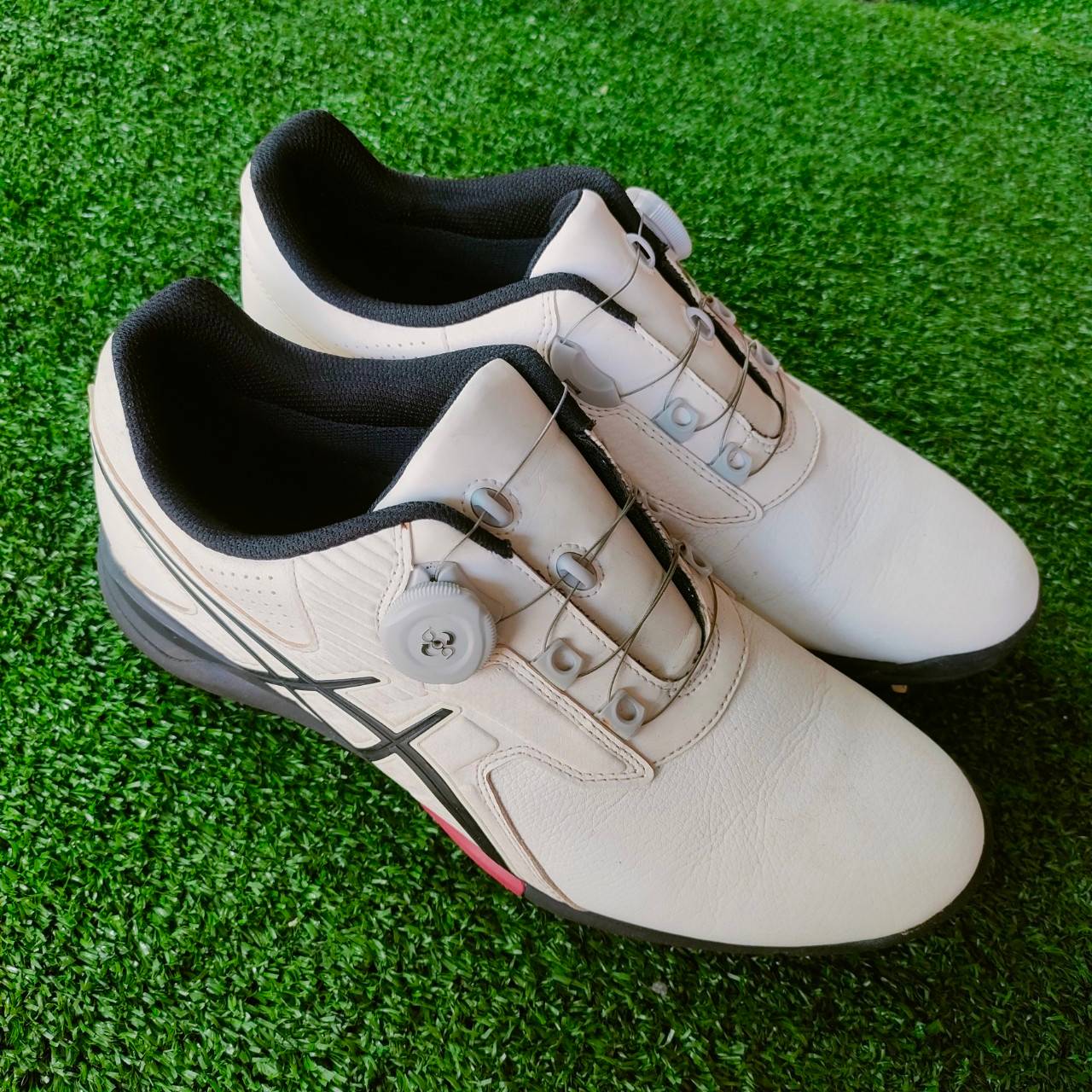 รองเท้ากอล์ฟ ASICS มือสอง ขนาดไชส์ CM 26 US 8 EURO 41.5 ปุ่มรองเท้าสามารถถอดเปลี่ยนได้ ระบบผูกเชือก Auto