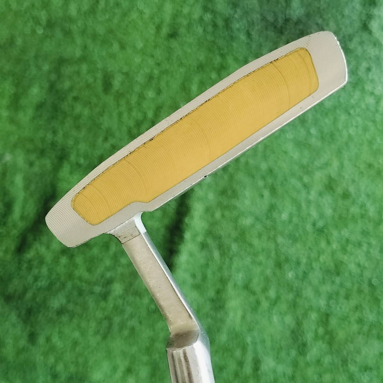 ** ไม้กอล์ฟผู้หญิงหรือเด็กโต ** PUTTER MISSILE GOLF ความยาว 32 นิ้ว!!! หน้าสัมผัสแสนพิเศษดูจากรูป ทั้งนุ่มมากๆ และมีลวดลาย ไม้กอล์ฟพรีเมี่ยมมือสอง ของแท้ By NakaraLuxurious