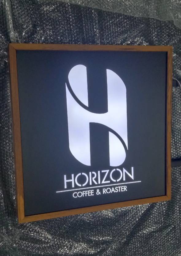 ป้ายกล่องไฟไม้ หนา 10cm คิ้ว 2.5cm