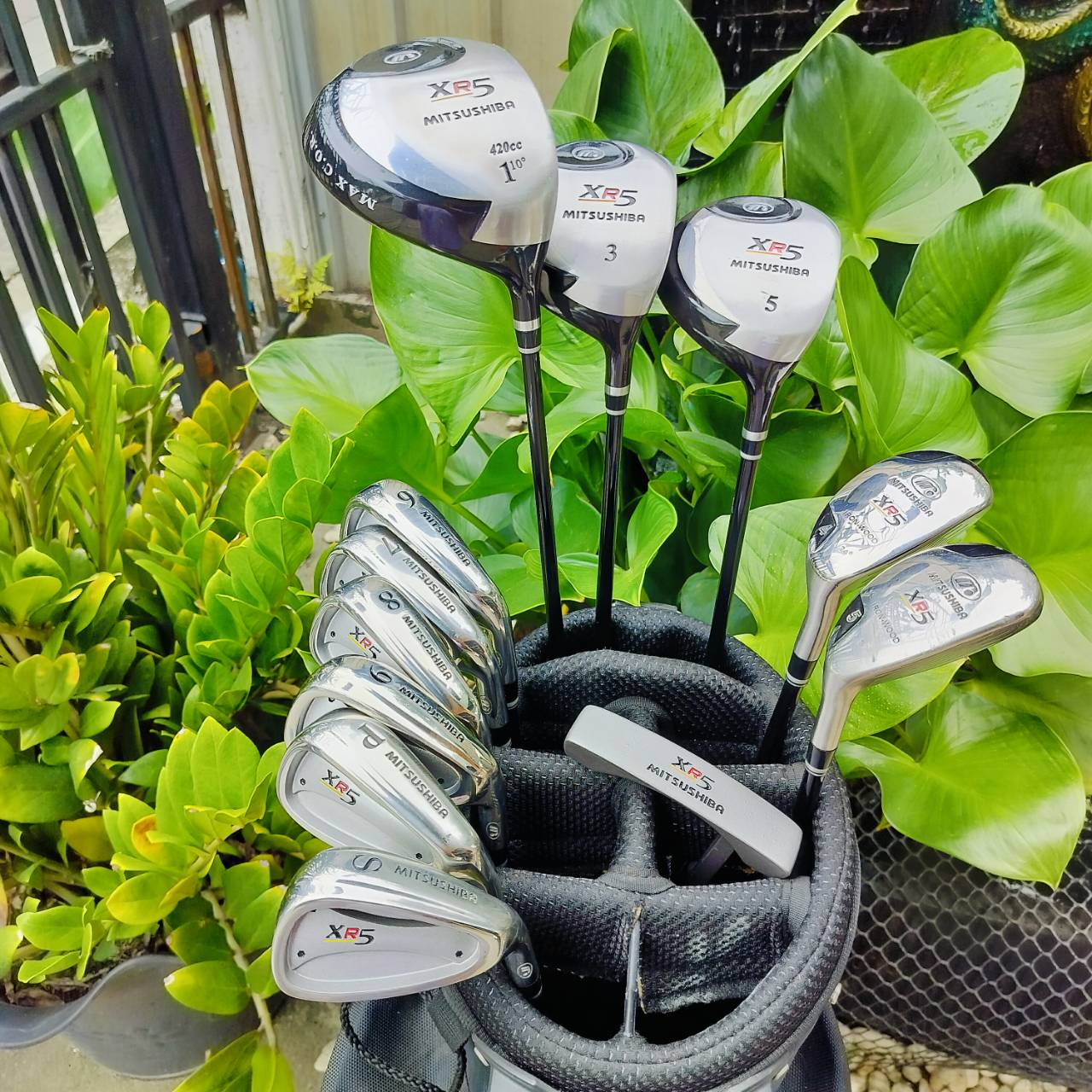 ไม้กอล์ฟครบชุด MITSUSHIBA XR5 พร้อม COVER หัวไม้ตรงรุ่น ชุดใหญ่ 5 หัว ถุงกอล์ฟเป็นแบบขาตั้ง น้ำหนักเบาสบาย หัวไม้ชุดใหญ่ ได้ถึง 5 หัว มือใหม่ตีสบาย ไม้กอล์ฟพรีเมี่ยมมือสอง ของแท้ By NakaraLuxurious