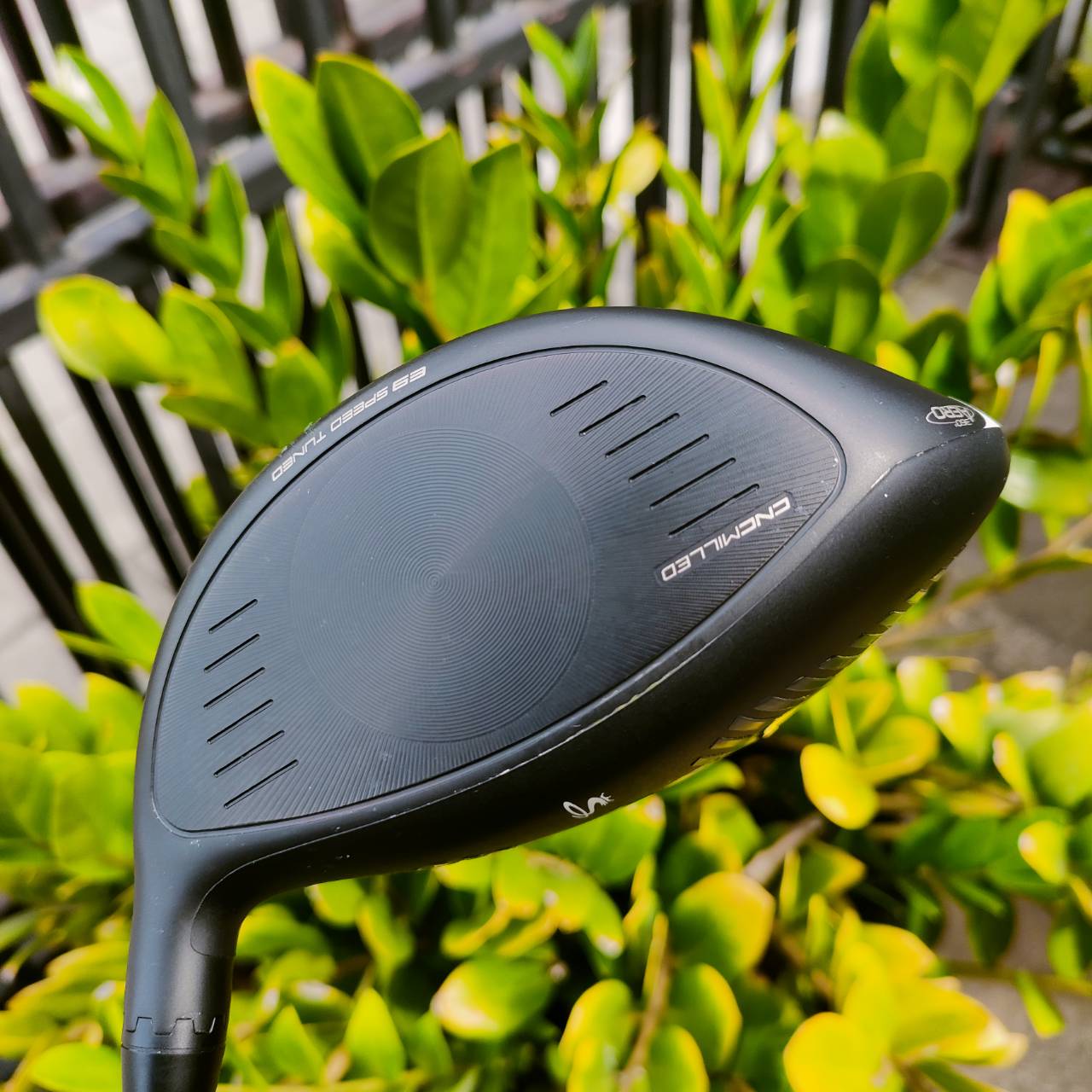 Driver Cobra King F9 สภาพสวยงาม มี COVER เดิม ก้าน FUJIKURA SPEEDER EVOLUTION FLEX S รูปลักษณ์ที่ได้แรงบันดาลใจมาจากรถซูเปอร์คาร์ ขณะที่คอนเซ็ปต์ด้านประสิทธิภาพ หลักๆ แล้วถูกออกแบบมาเพื่อให้โดดเด่นด้านแอโรไดนามิกส์มากที่สุดอย่างที่ไม่เคยมีมาก่อน ไม้กอล์ฟพ