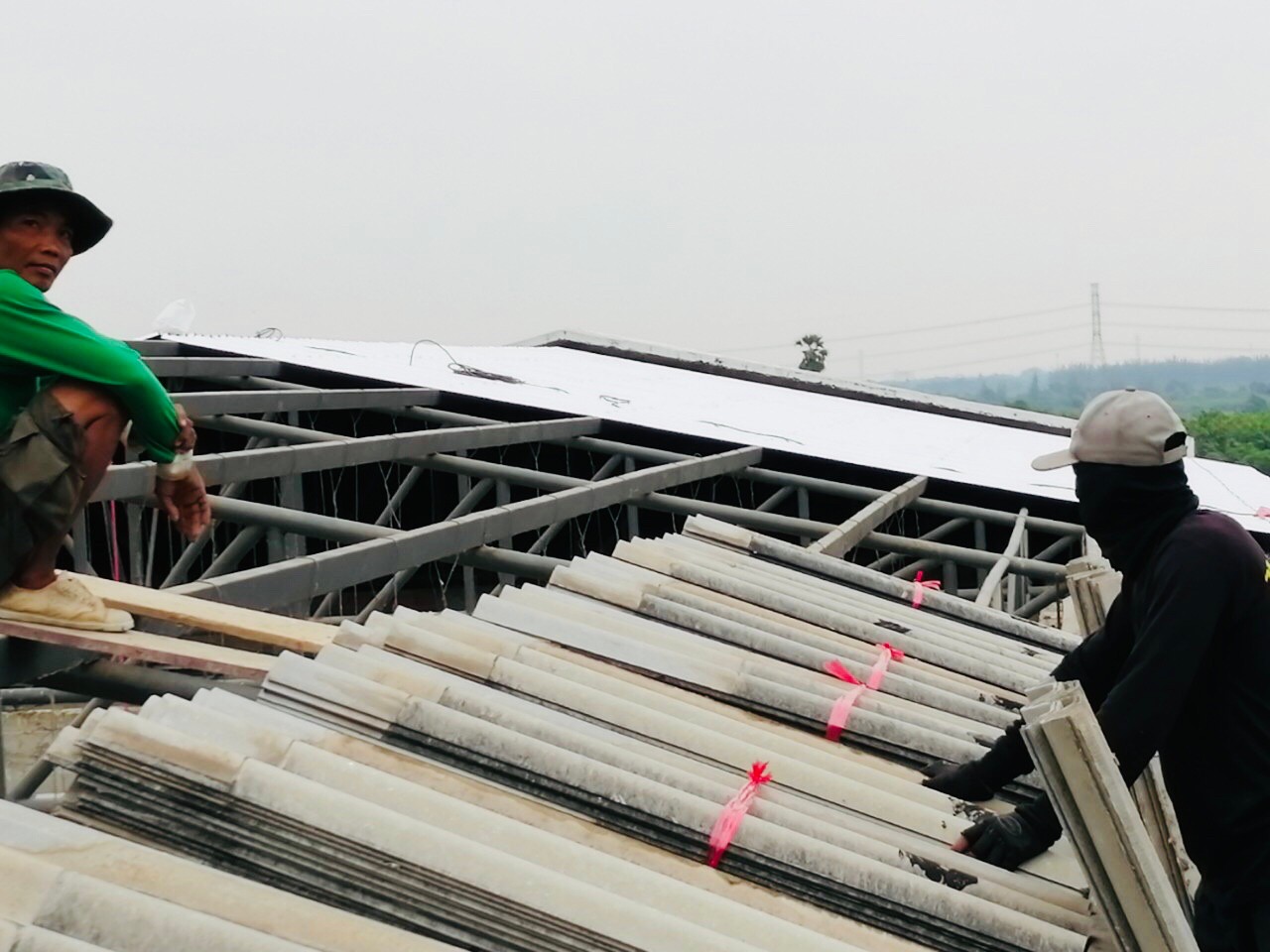 รร.อนุบาลเทศบาลต.เขางู ปรับปรุงหลังคาอาคาร 4 ชั้น