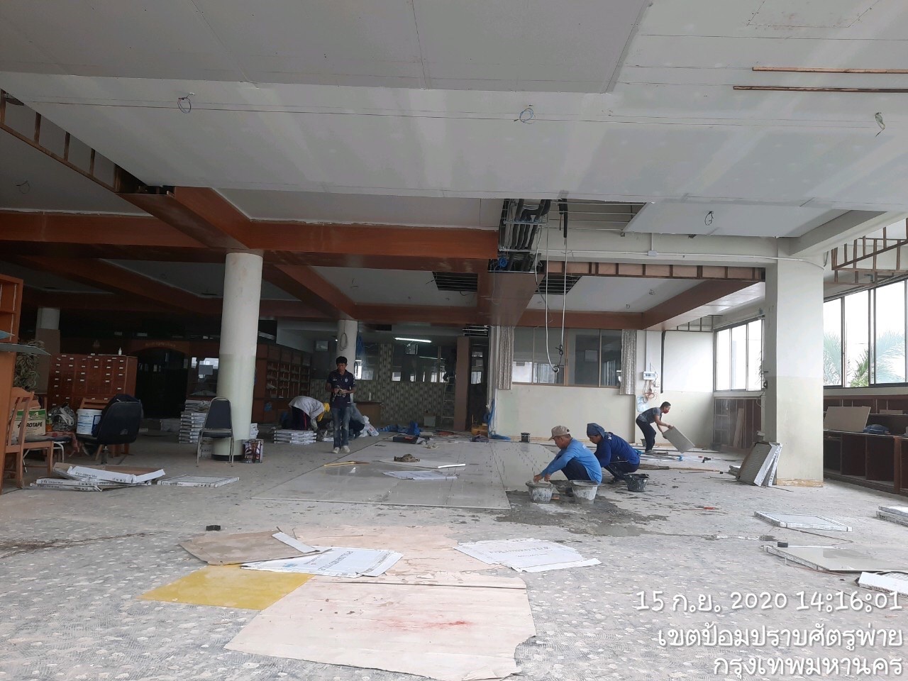 รร.สายปัญญา ปูกระเบื้องพื้น&ติดตั้งกระดานถนอมสายตา