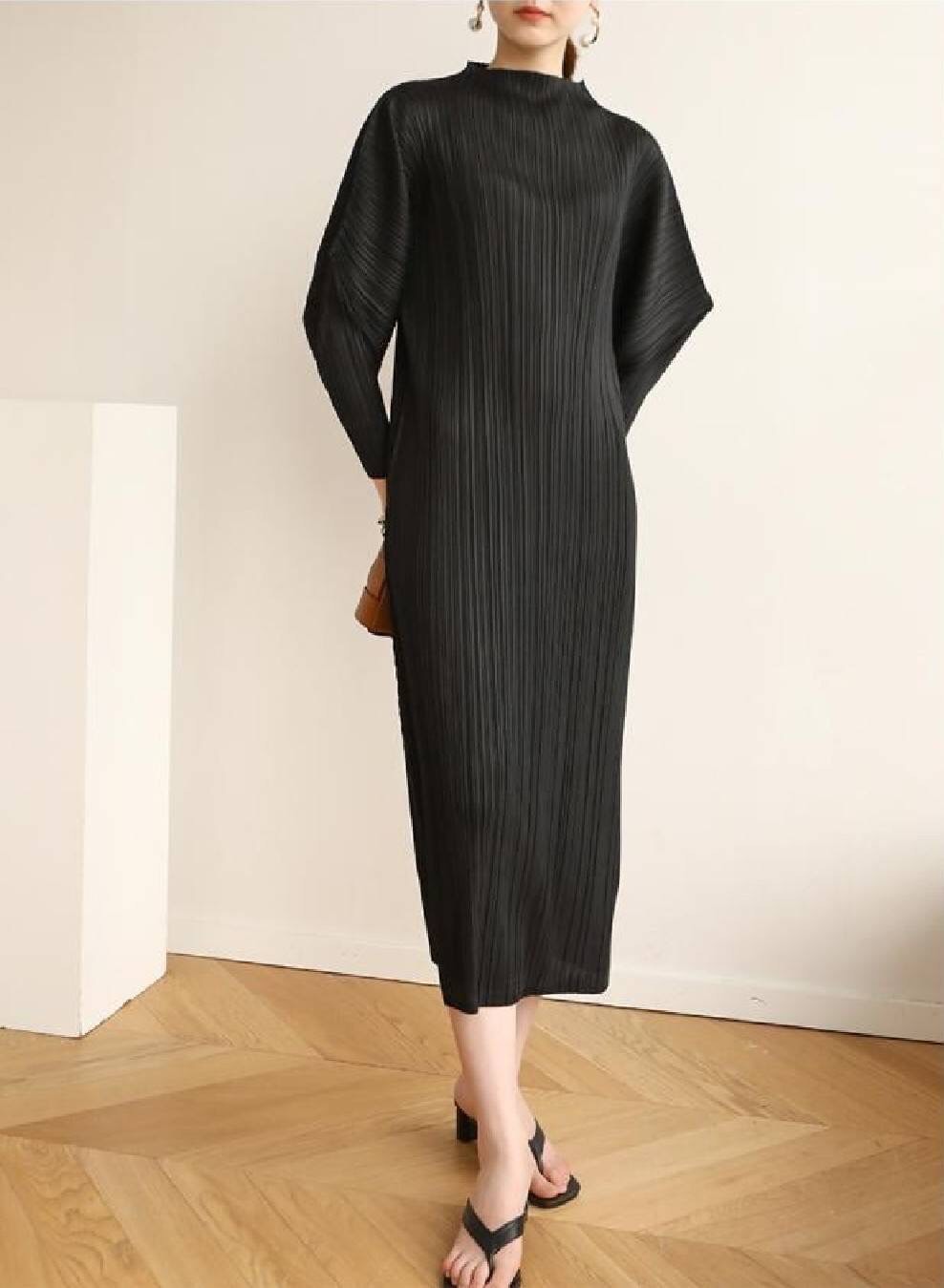 2MUAY รุ่น GJO7877 HIGH NECK ANGLE SLEEVE PLEAT DRESS เดรสผู้หญิง เดรสพลีทคุณภาพ 11สี FREE SIZE