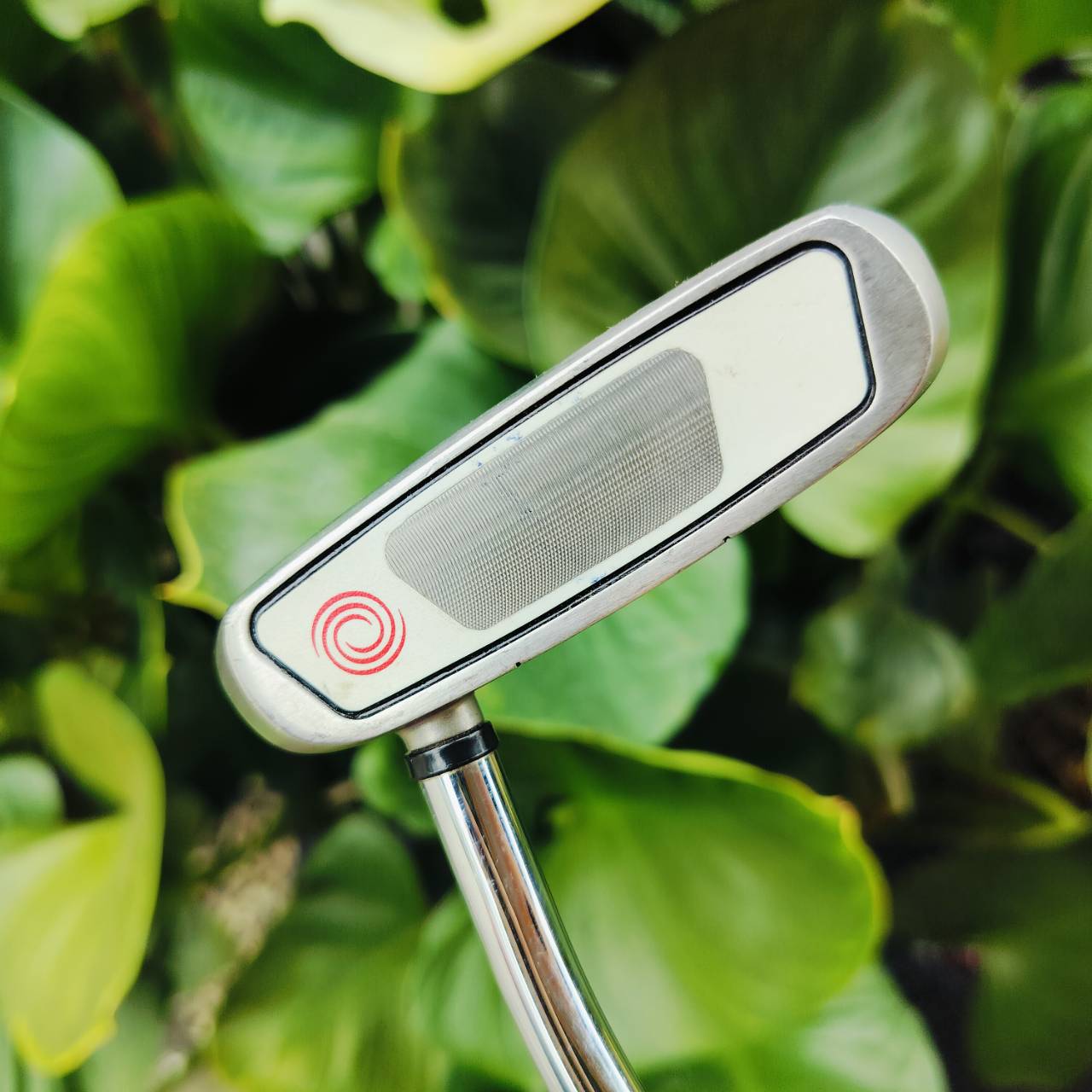 PUTTER ODYSSEY 2-BALL WHITE STEEL ยาว 34 นิ้ว รุ่นเป็นหน้า MILLED แต่มีลวดลาย เพื่อช่วยให้ลูกหมุนเกาะไลน์ยิ่งขึ้น ไม้กอล์ฟพรีเมี่ยมมือสอง ของแท้ By NakaraLuxurious