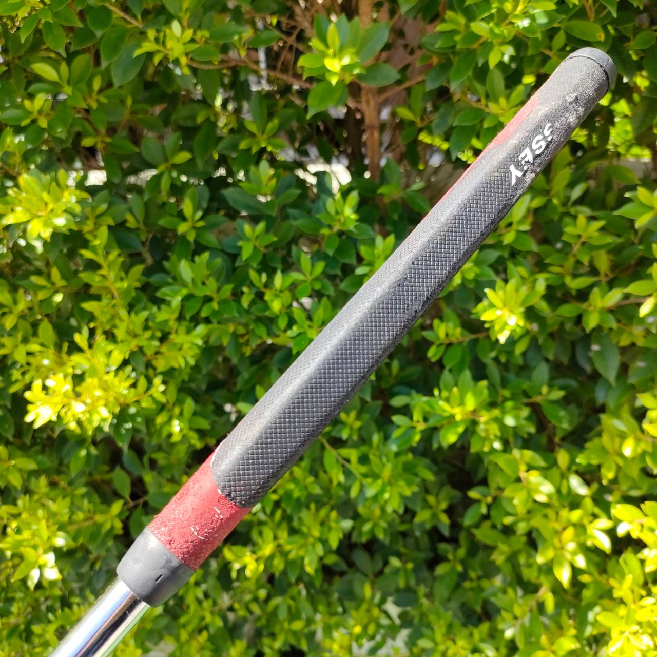 PUTTER ODYSSEY WHITE HOT XG #6 ความยาว 34 นิ้ว มาพร้อม COVER เดิมๆ *** กริฟเสื่อมสภาพค่ะ *** รุ่นนี้หน้า XG ดีสุดๆ ทั้งนุ่มและเกาะไลน์ในไม้เดียวกัน!! เสียงพัตต์ออกเพราะมากๆ ไม้กอล์ฟมือสอง ของแท้ BY NakaraLuxurious