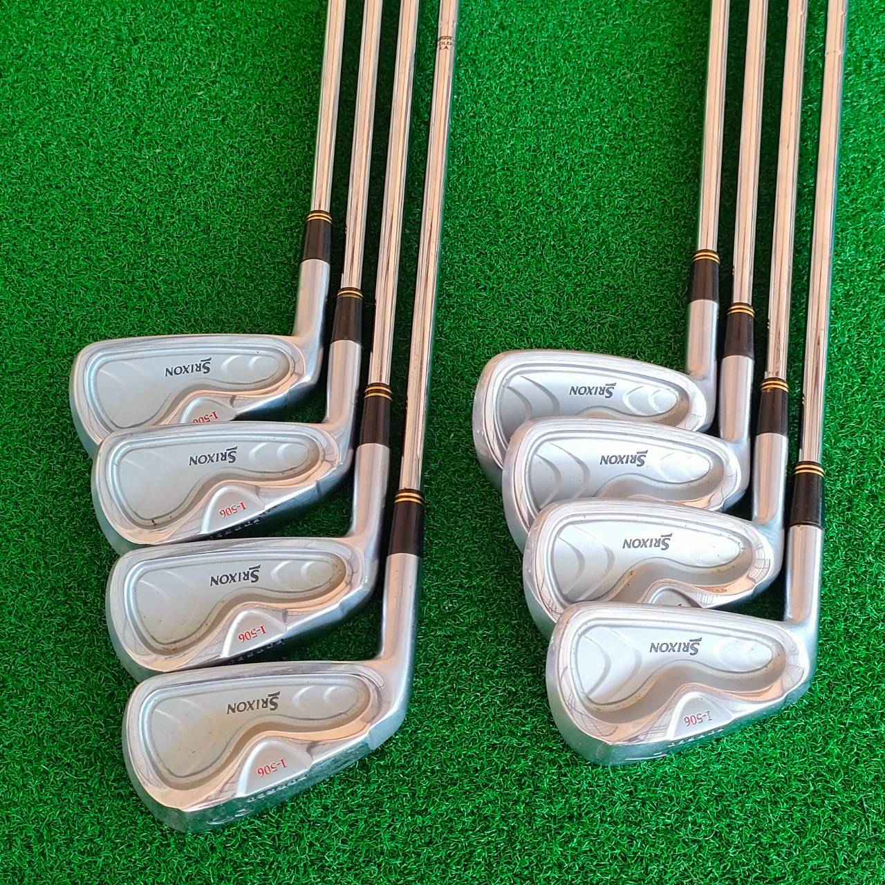 **ไม้กอล์ฟมือซ้าย** ชุดเหล็ก SRIXON I-506 มีเหล็ก3-9 เเละ PW **เหล็ก 3 จะเป็นก้าน DYNAMIC GOLD S300 ** 4 - PW จะใส่ก้าน CALLAWAY N.S.PRO 950 GH FLEX R น้ำหนักเบา 95 กรัม เท่านั้น เหล็ก FORGED พรีเมี่ยมญี่ปุ่น