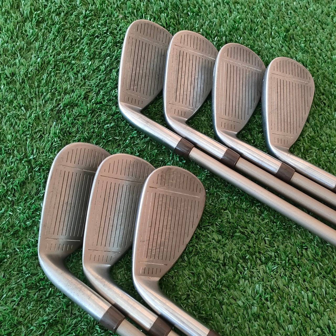 ** ไม้กอล์ฟสำหรับผู้หญิง ** ชุดเหล็ก TAYLORMADE SUPER STEEL BURNER มีเหล็ก 5-9 เเละ PW SW ก้าน TAYLORMADE FLEX L เป็นชุดเหล็กที่ตีง่าย พิเศษมาก ผลิตได้ดีแบบสุดๆ วัสดุทันสมัย ตีดีมากๆครับ ตีง่าย ได้ระยะ