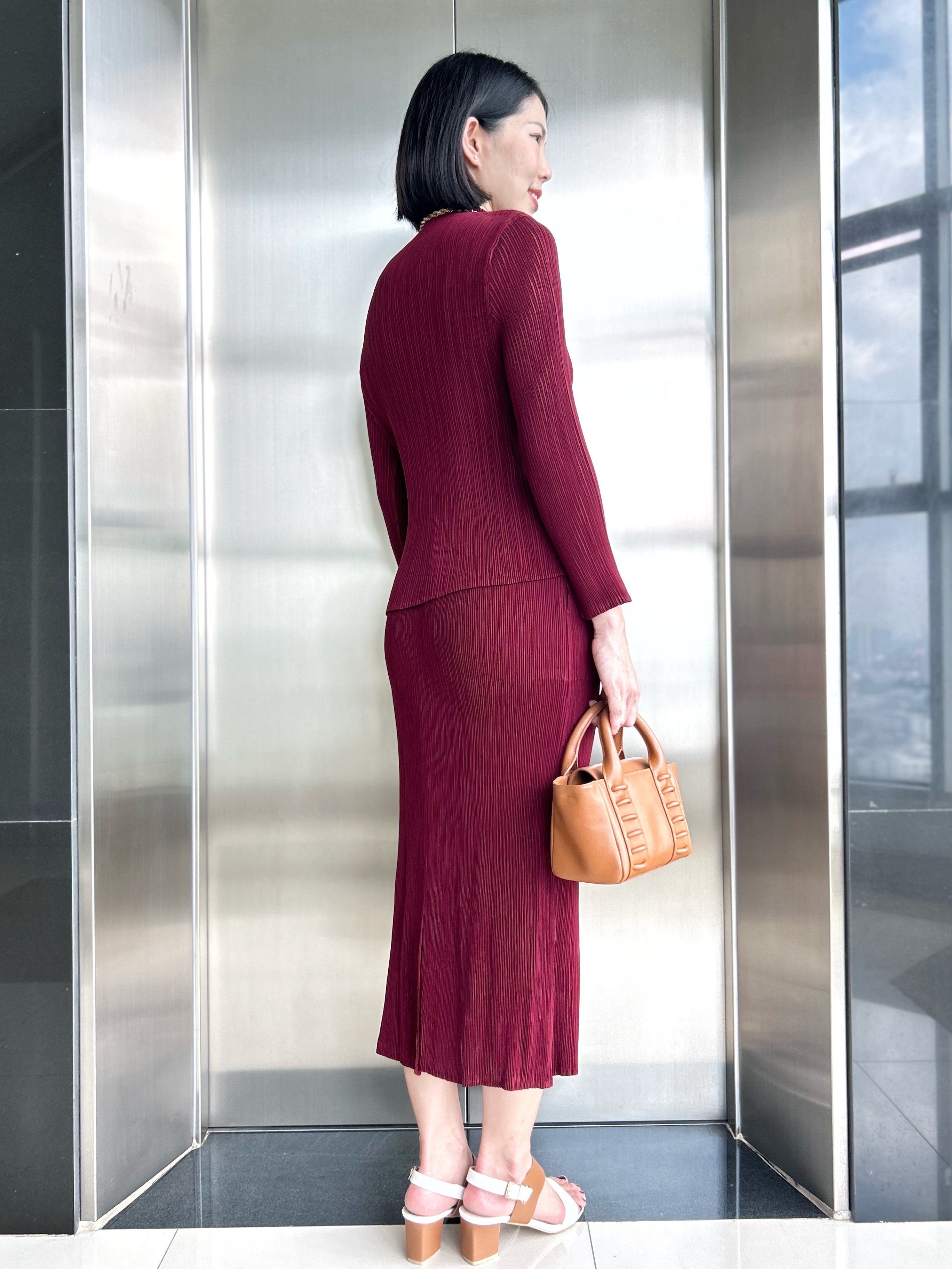 ปรับราคาลง20%!! 2MUAY รุ่น GJO11032/ GJO11044 เซ็ตพลีทผ้าแมตต์ HIGHNECK LONGSLEEVE TOP WITH PENCIL SKIRT PLEATED SET 10 สี FREE SIZE