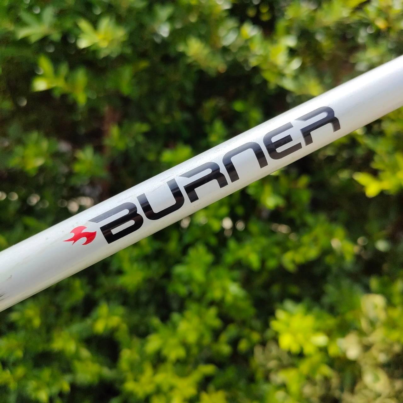 FW5 TAYLORMADE BURNER องศา 18 ก้าน RE*AX FLEX R กระดองเคฟล่า และ ดีไซน์ให้เป็นสามเหลี่ยม เด้งทั้งกระดอง ตีง่ายและ ตีไกลมากๆ เสียงเพราะมาก ไม้กอล์ฟมือสอง ของแท้ BY NakaraLuxurious