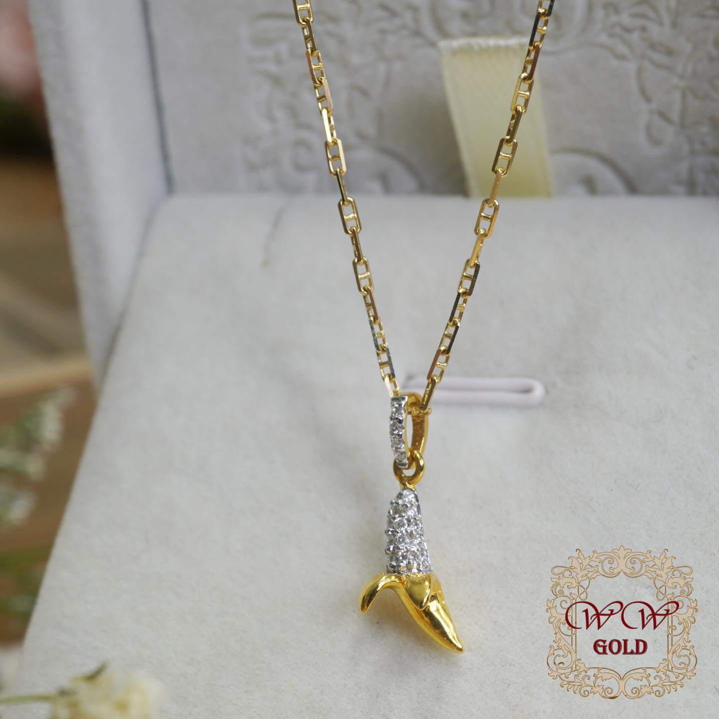 จี้กล้วย ราคา 7,xxx.-