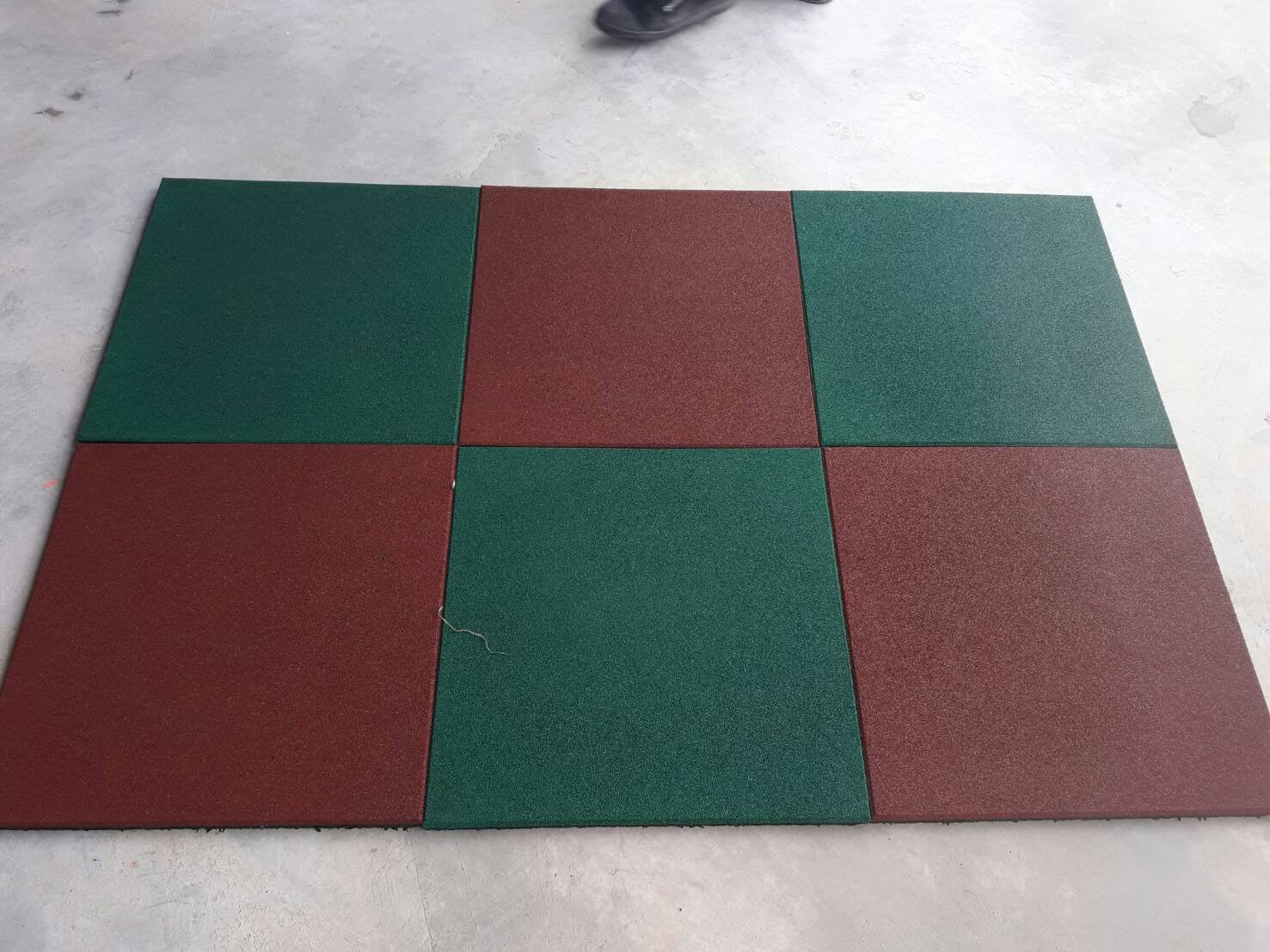 แผ่นยาง EPDM ราคาต่อ1ตร.ม. 4แผ่น แผ่นยางสังเคราะห์ ,แผ่นปูกันกระแทก,แผ่นปูพื้นสนามเด็กเล่น, พื้นยางEPDM ,ปูสนามเด็กเล่น,สนามกีฬา ห้องฟิตเนส พร้อมส่ง ราคาโรงงาน มีสีดำ เทา น้ำเงิน เหลือง แดง เขียว
