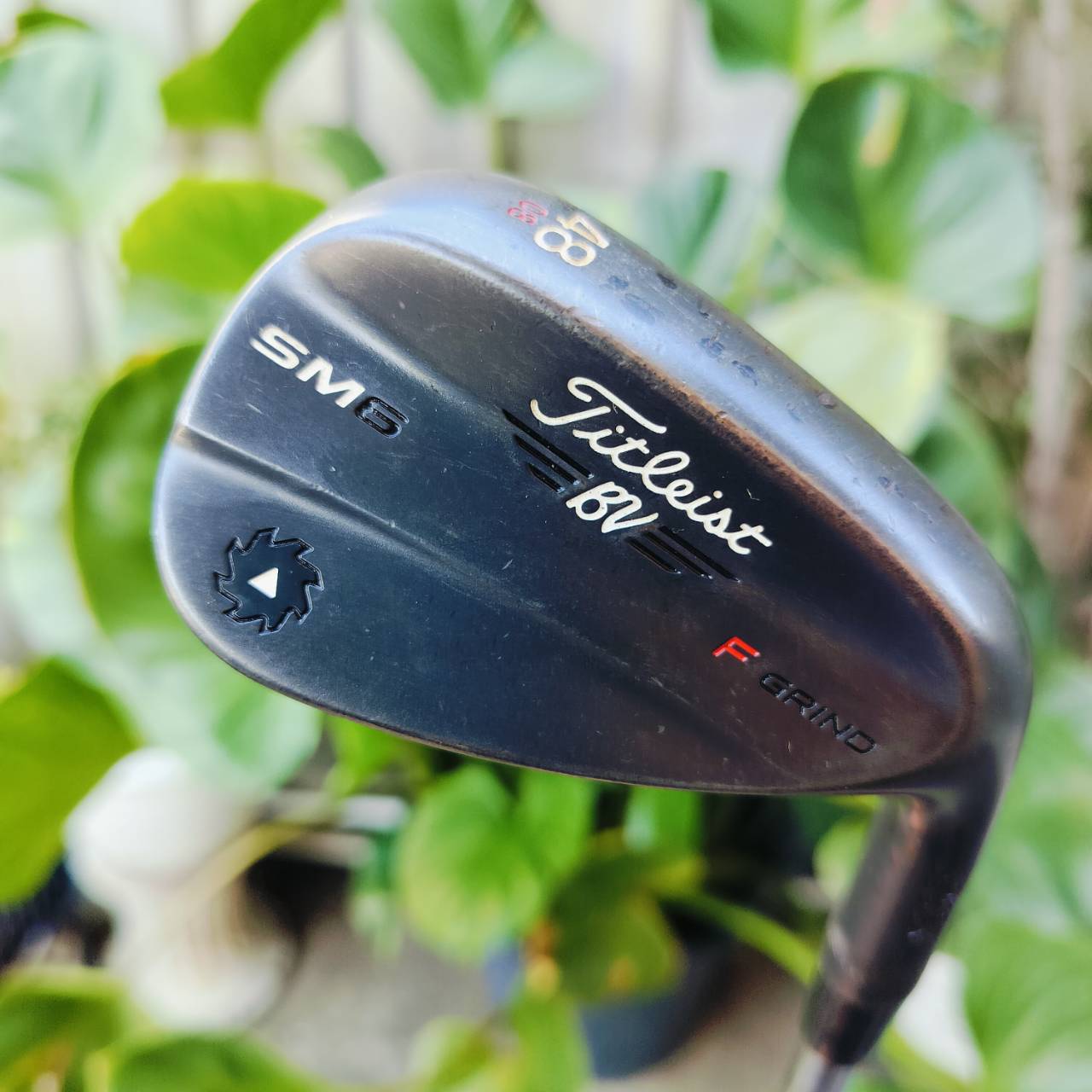 WEDGE TITLEIST SM6 S GRIND องศา 48 BOUNCE 8 F GRIND ฐานด้านล่างเต็ม ตีเต็มวงได้ และเหมาะกับวงสวิงทุกรูปแบบเลยค่ะ ไม้กอล์ฟพรีเมี่ยมมือสอง ของแท้ By NakaraLuxurious