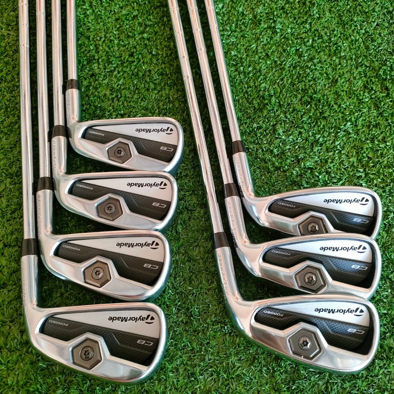 ชุดเหล็ก Taylormade Tour Preferred CB Forged มีเหล็ก 4-9 เเละ PW ชุดนี้เป็นเหล็ก FORGED แท้ๆ และมี CAVITY BACK ทำให้ตีง่ายมาก วัสดุพรีเมี่ยม ก้านเหล็ก Dynamic Gold S200 กริพ GOLF PRIDE เปลี่ยนใหม่ทั้งชุด!!! ไม้กอล์ฟมือสอง ของแท้ BY NakaraLuxurious