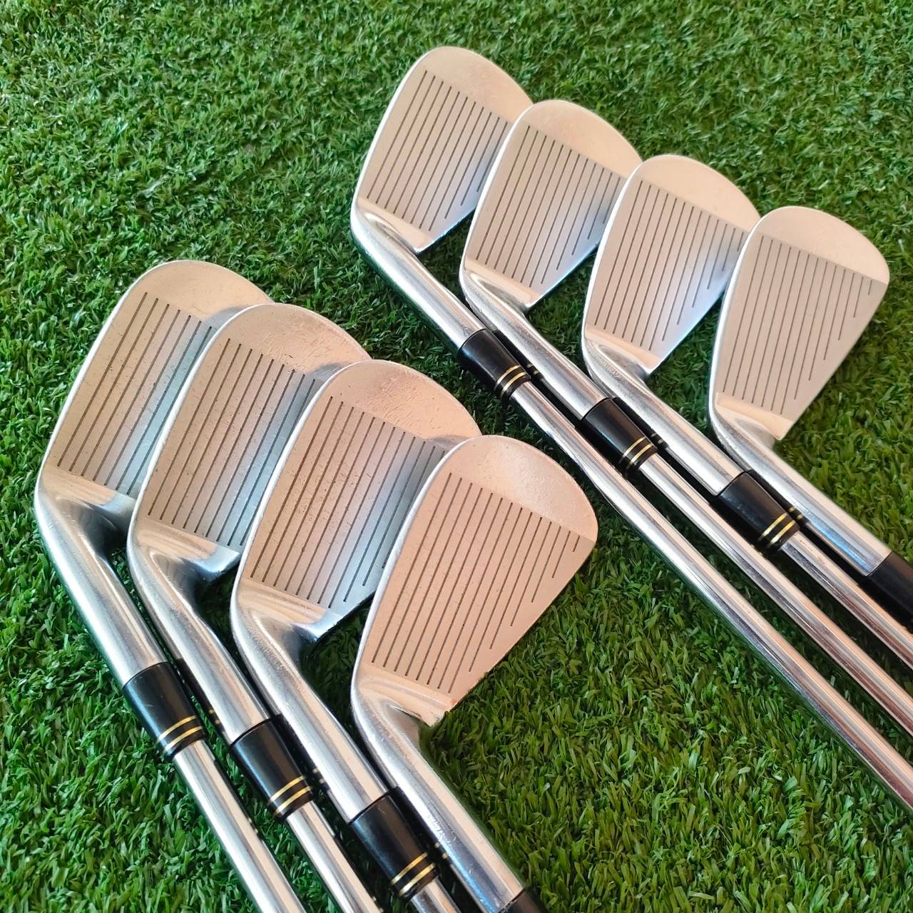 ชุดเหล็ก TAYLORMADE 300 FORGED มีเหล็ก 3-9 เเละ PW สุดยอดของ FORGED ชุดนี้คือชุดที่เป็นตำนานของ Taylormade สร้างโดย MIURA สุดยอดอันดับ 1 ของโลก ไม้กอล์ฟมือสอง ของแท้ BY NakaraLuxurious