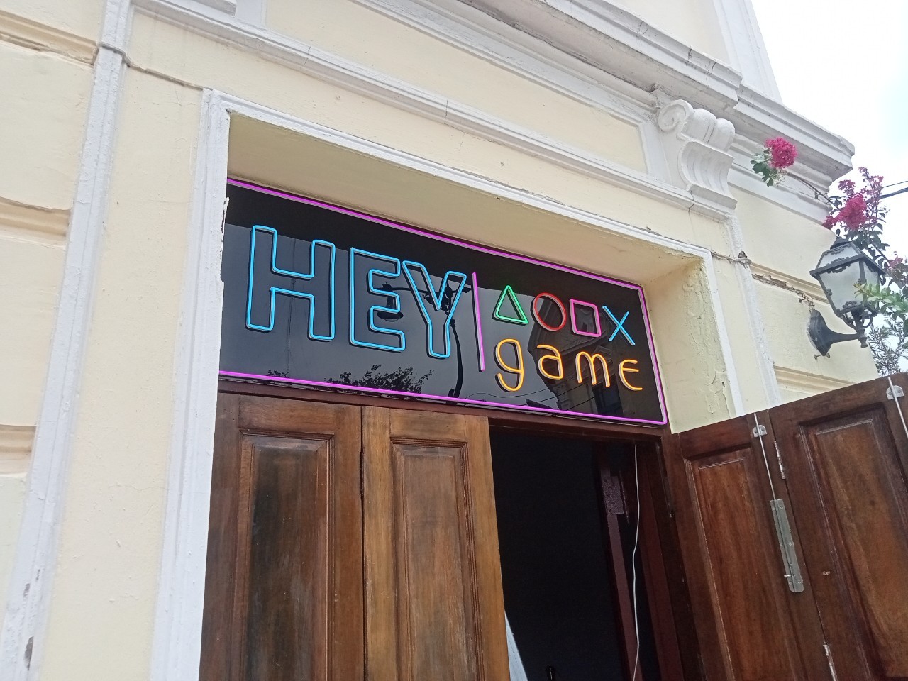 ไฟนีออน เฟค