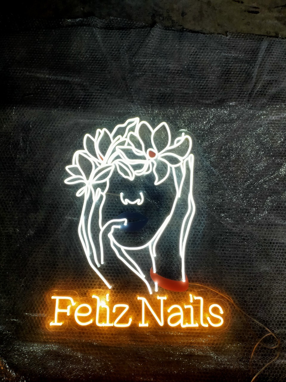 ไฟนีออน เฟค