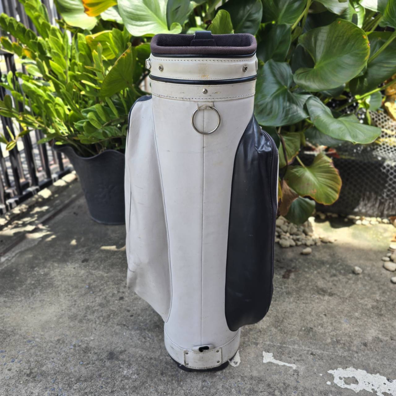 ถุงกอล์ฟ CARO DEPORTE HUSHY มือสอง ของแท้ ของใหม่แพงจัดๆ ประมาณ 2 หมื่นกว่าบาทค่ะ