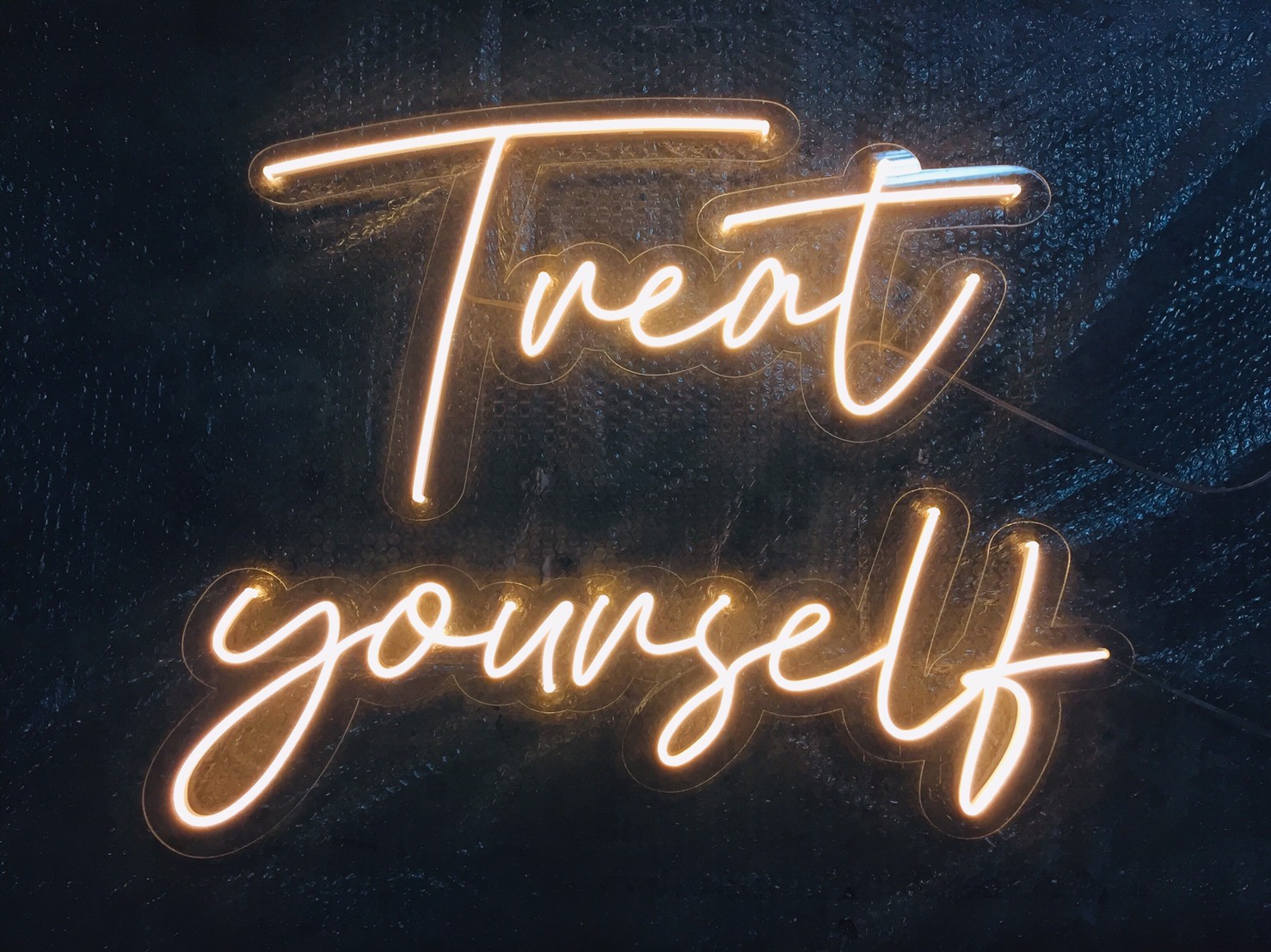 ไฟนีออน เฟค