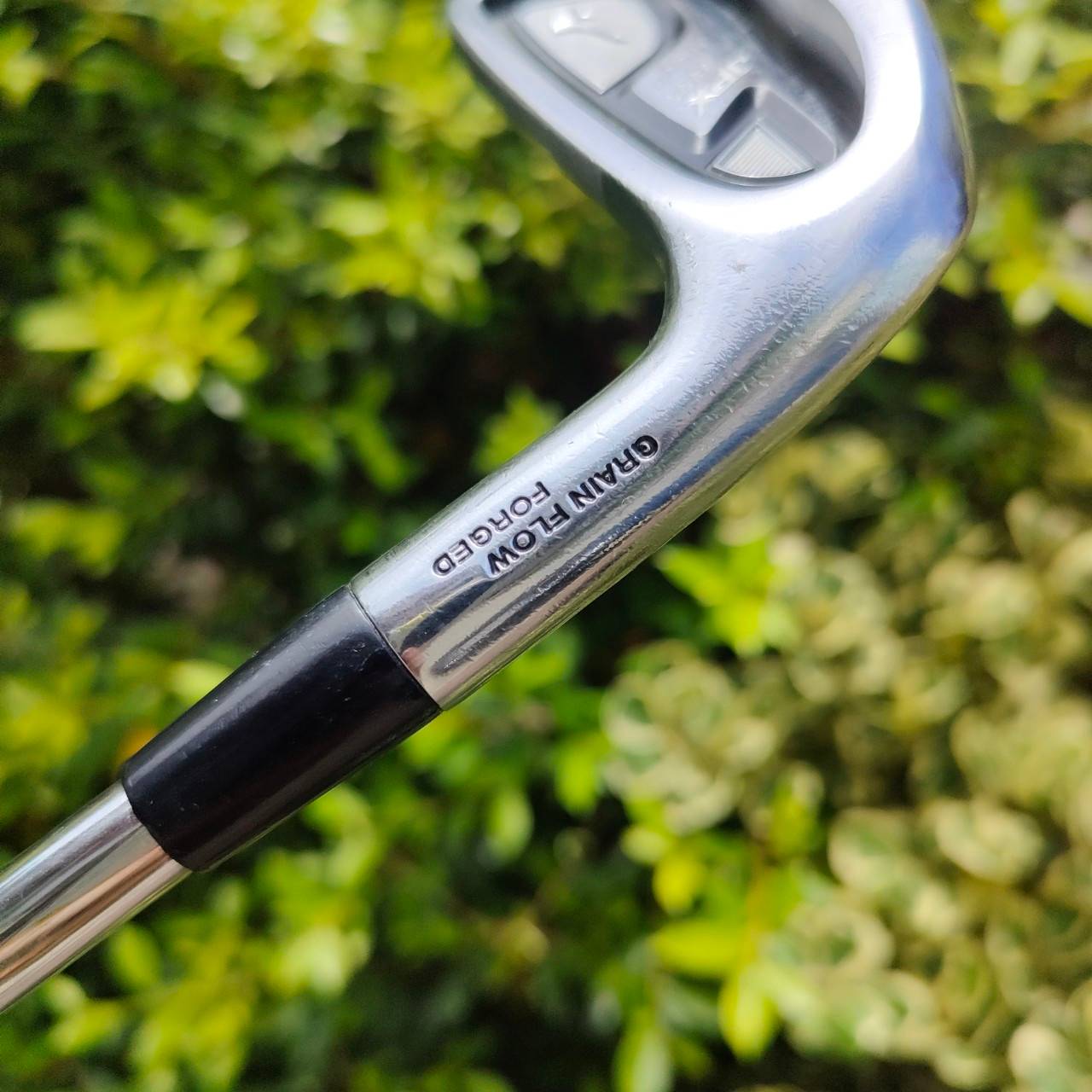 ชุดเหล็ก MIZUNO JPX800 FORGED มีเหล็ก 5-9 เเละ PW GW ก้าน NS.PRO 950 GH FLEX R เหล็ก GRAIN FLOW FORGED JAPAN รุ่นสุดพรีเมี่ยมของ MIZUNO ทั้ง FORGED และมี CAVITY ทั้งนุ่มและตีง่ายมากๆครับ ชุดนี้ มีถึง WEDGE ด้วยแล้วนะครับ ก้านก็ดีมาก เบาเพียงแค่ 95 กรัม