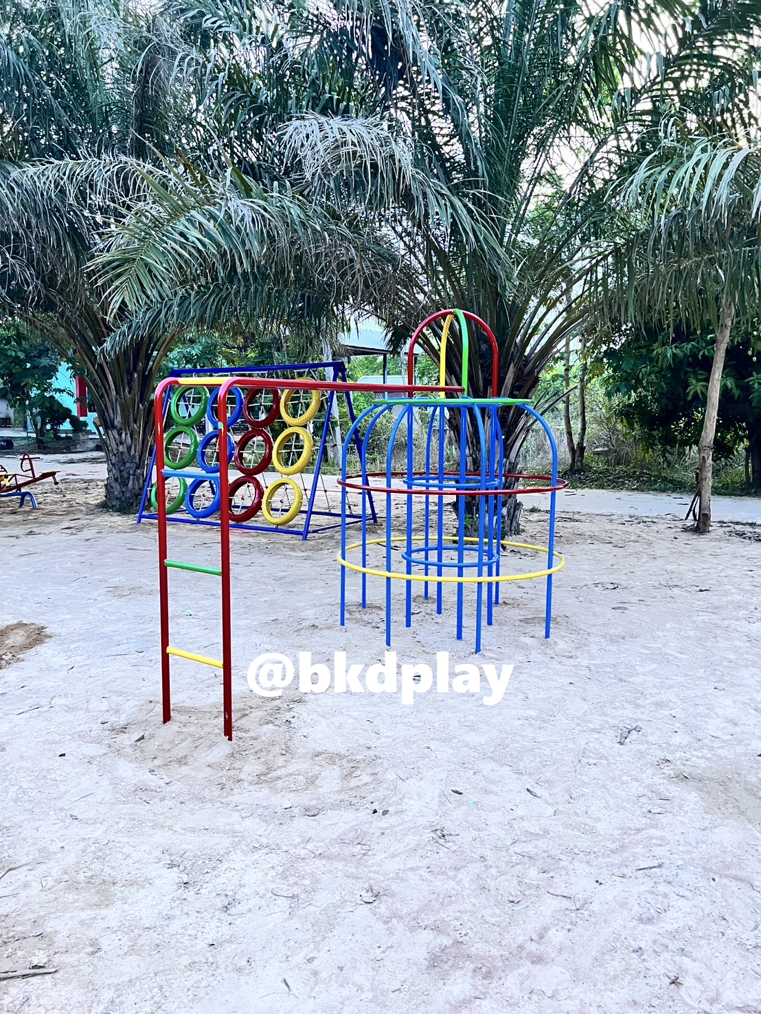 เครื่องเล่นสนาม กลางแจ้ง เหล็ก ชุดโดมกลม มีบาร์โหนบาร์ไต่ 2 ชั้น Outdoor Playground, ราคาโรงงาน